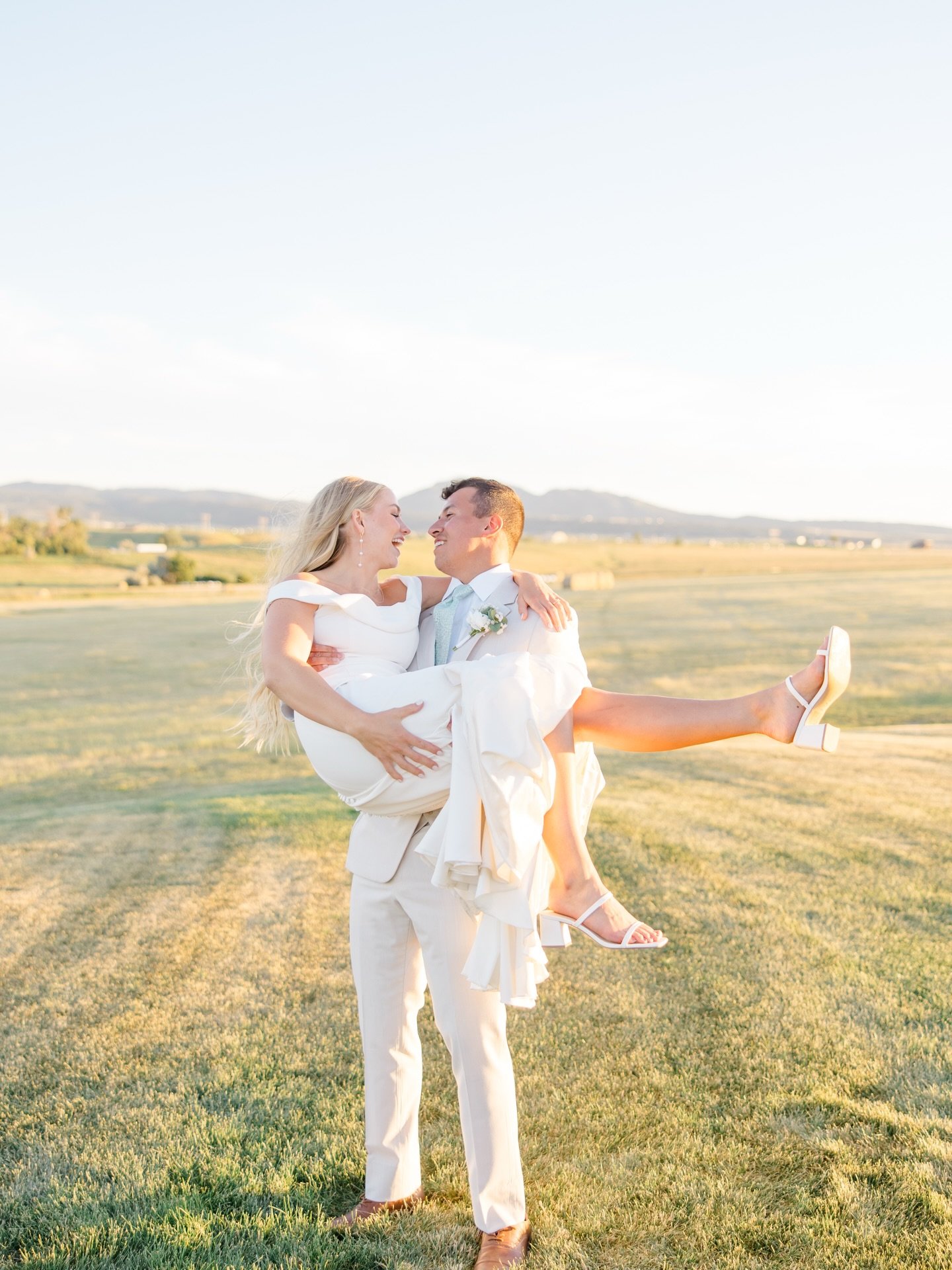 This warmth &amp; sunshine has me excited for golden hour with our couples this summer! Getting so close☀️