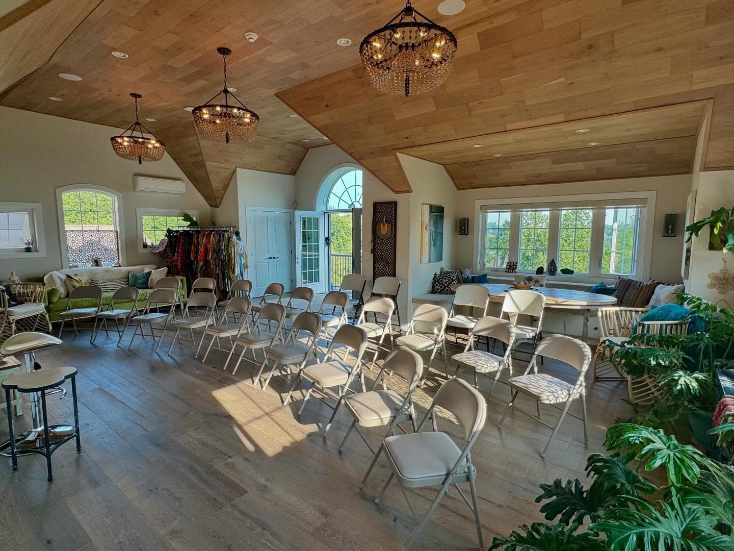 Celebrating 6 beautiful years of The Landenberg Loft!🎉
&nbsp;
It&rsquo;s been such a joy to host gatherings of all kinds&mdash;from intimate Mindful Mondays to immersive Feng Shui retreats&mdash;and to support a vibrant mix of thought leaders, profe