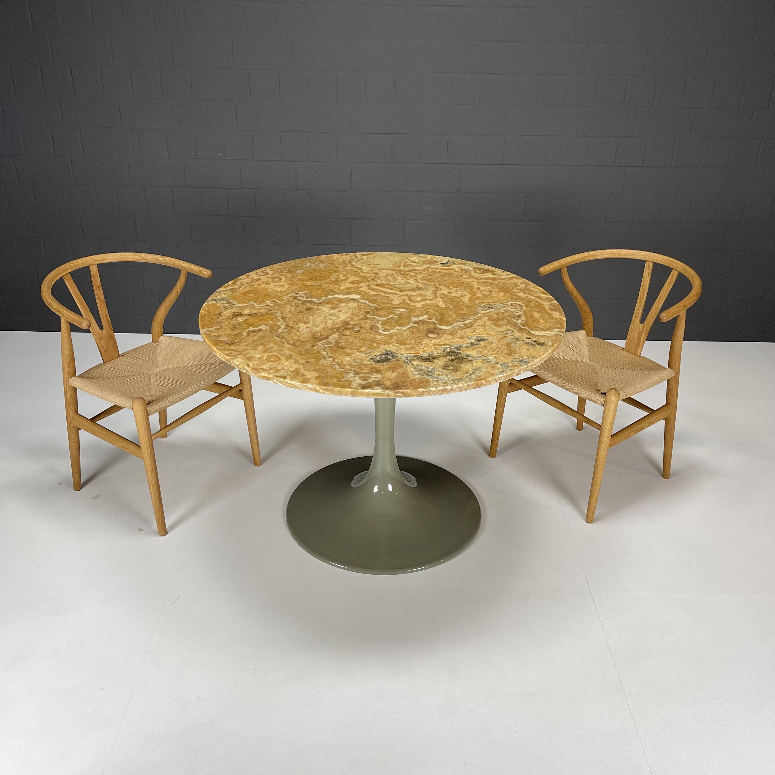 sold / marble table 105 cm / 1390€ / ff12