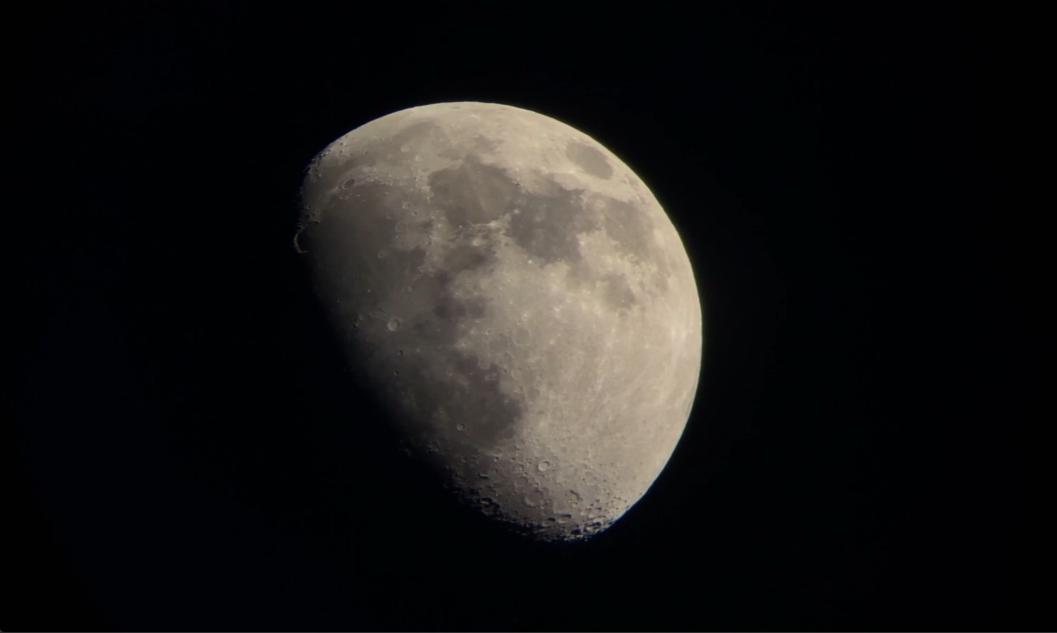 Still_Moon_Background.png