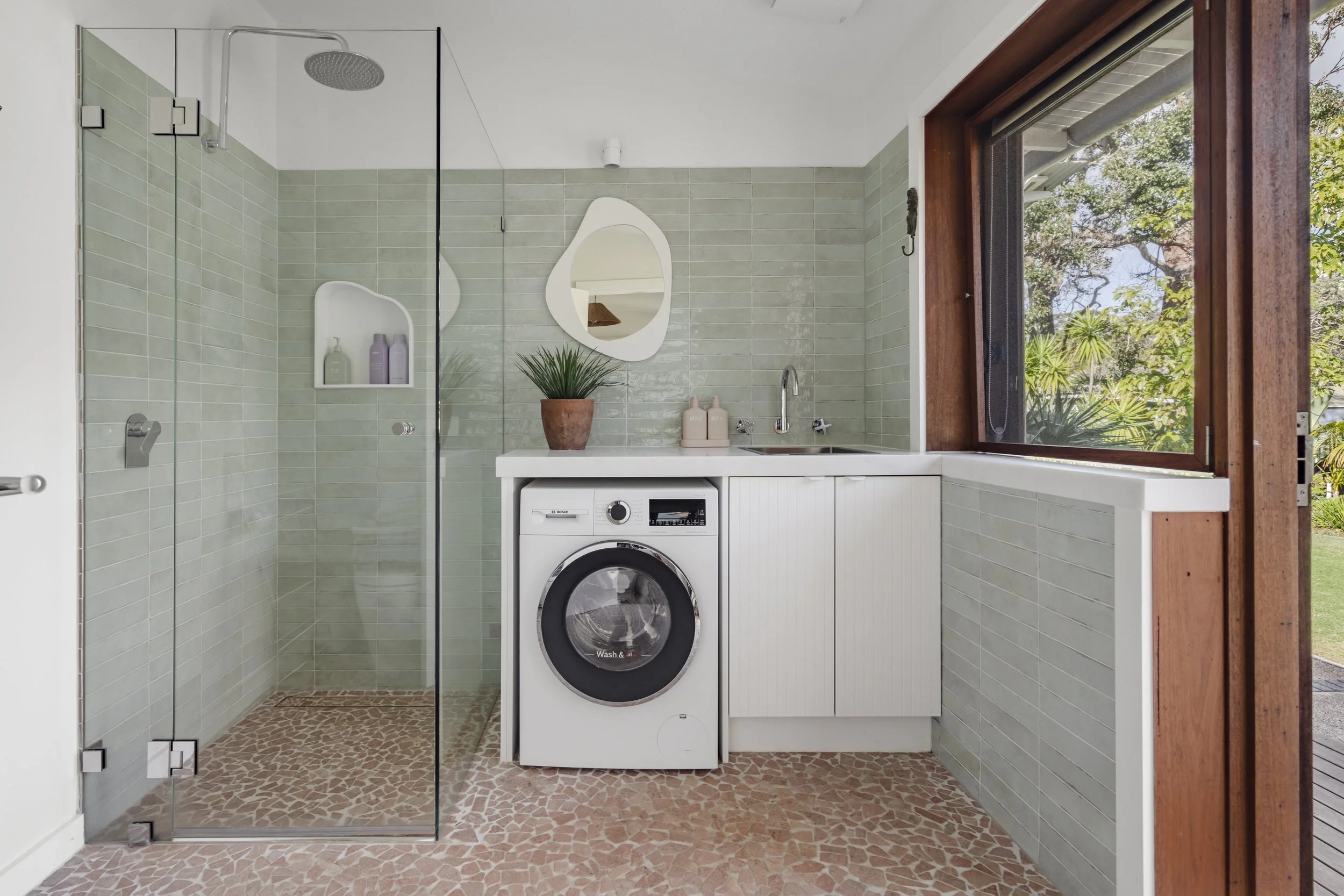 Oyster Catcher Huskisson laundry 