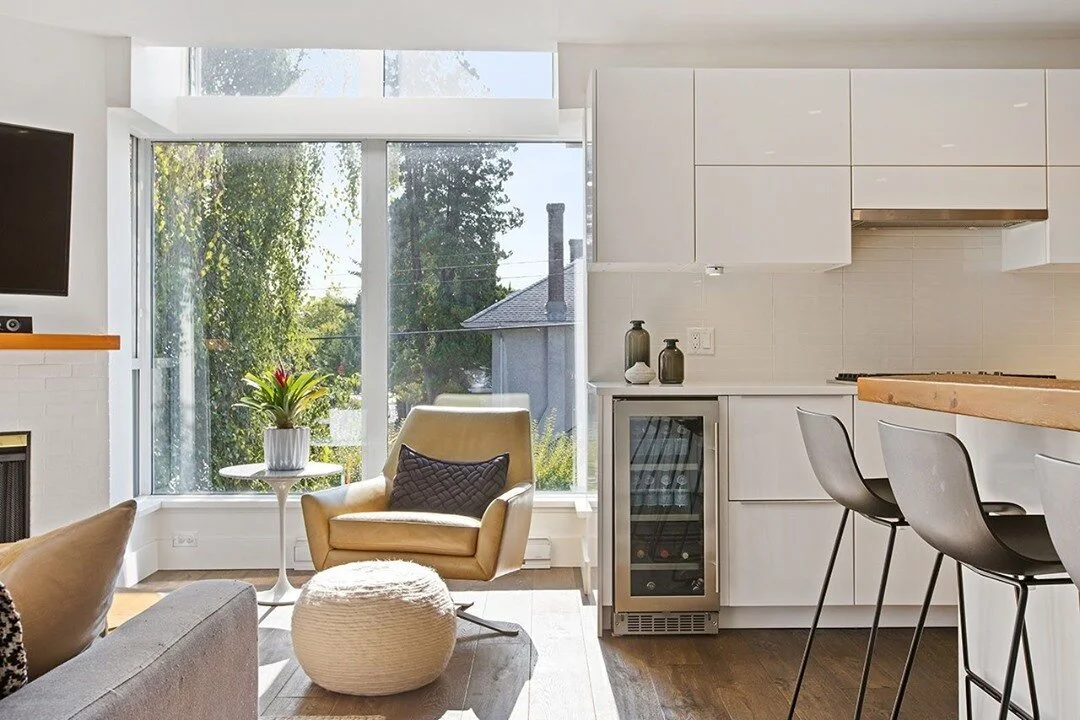 FRIDGES &amp; SPACE⁣
Besides the TV size debate, another common one that seems to come up often is in regards to fridge size! ⁣
⁣
Questions to ask yourself:⁣
- What size of fridge do you have now, and does it work for you? ⁣
- What is the ratio of fr