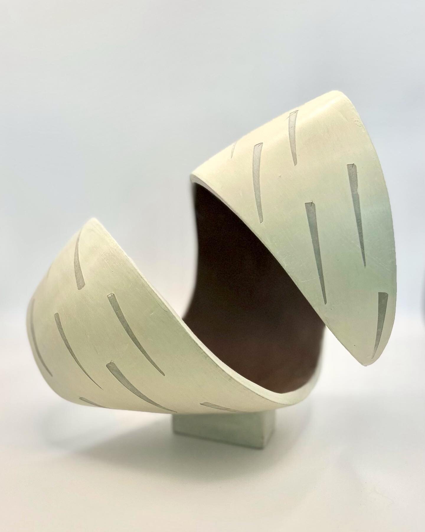 Twisted form coming with me to Brighton in May for @artistsopenhouses ✨ &hellip;. Venue 4 on @fivewaysartistsgroup and Venue 7 on @7dialsart  Exciting event &hellip;. #handbuiltceramics #makersofsussex #contemporartceramics #decorativeceramics #stone