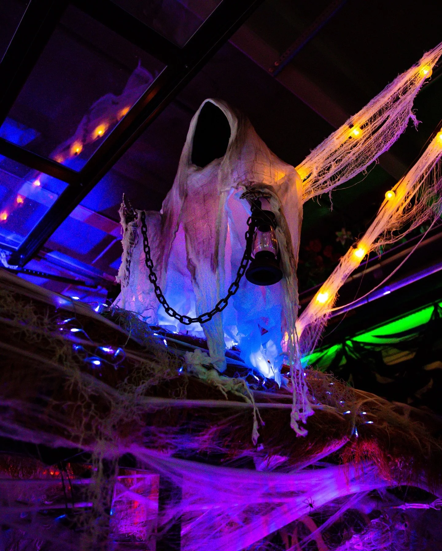 spooky drinks and sinister vibes 7 days a week ☠️💚🐦&zwj;⬛🎃