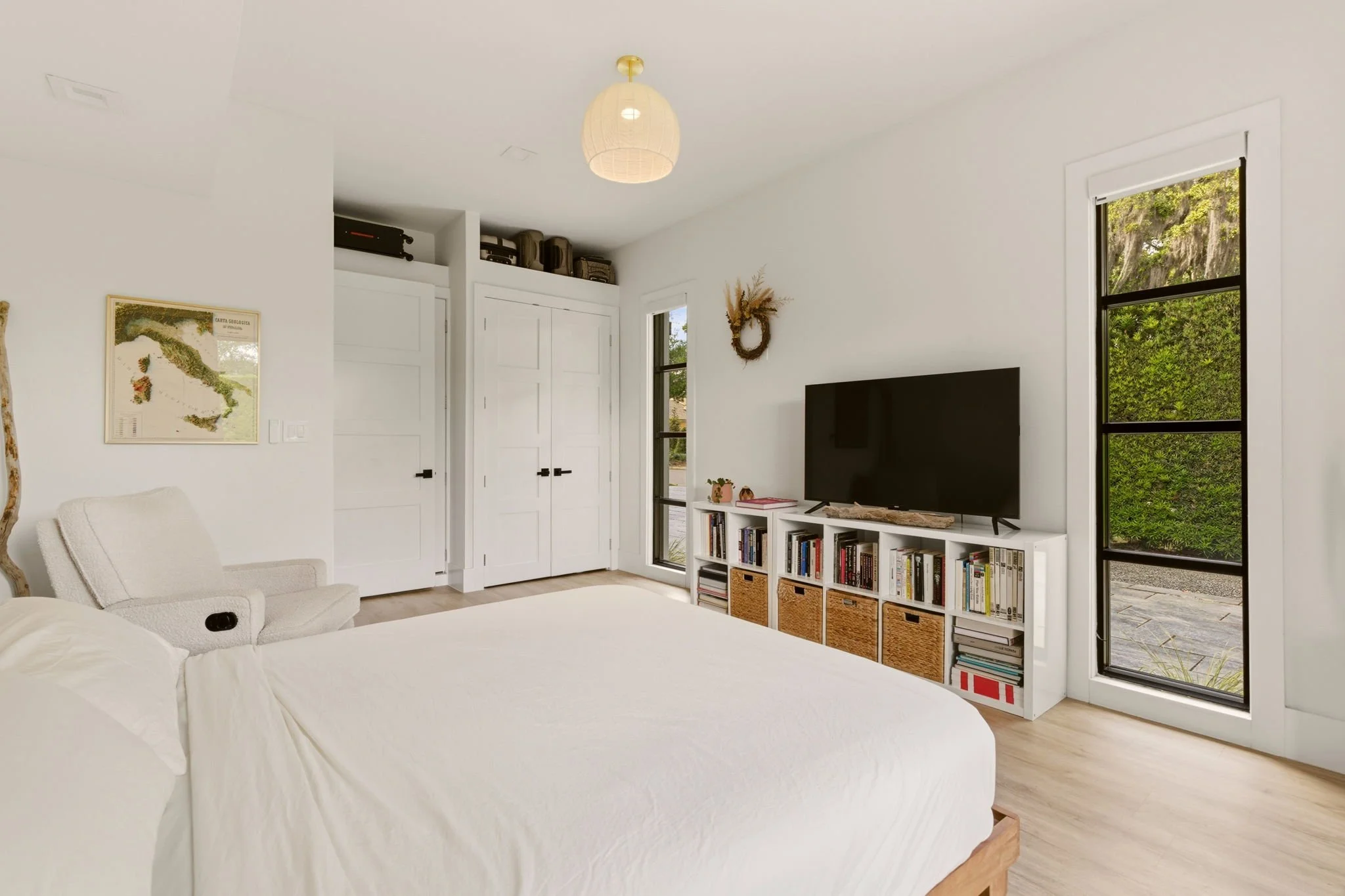modern-home-winter-park-fl-446-melrose-13-guest-bedroom.jpg