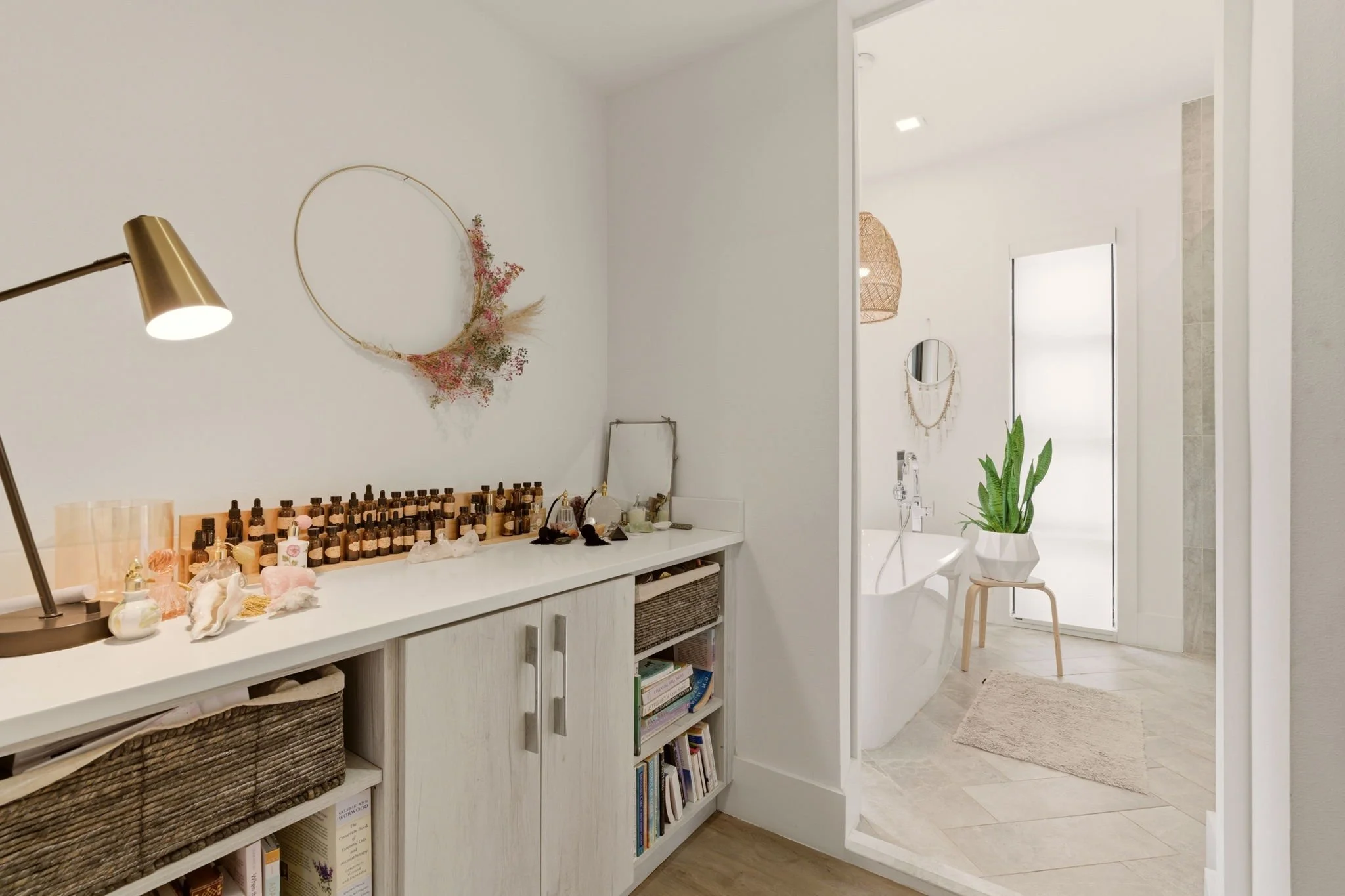 modern-home-winter-park-fl-446-melrose-09-primary-bedroom-builtins.jpg