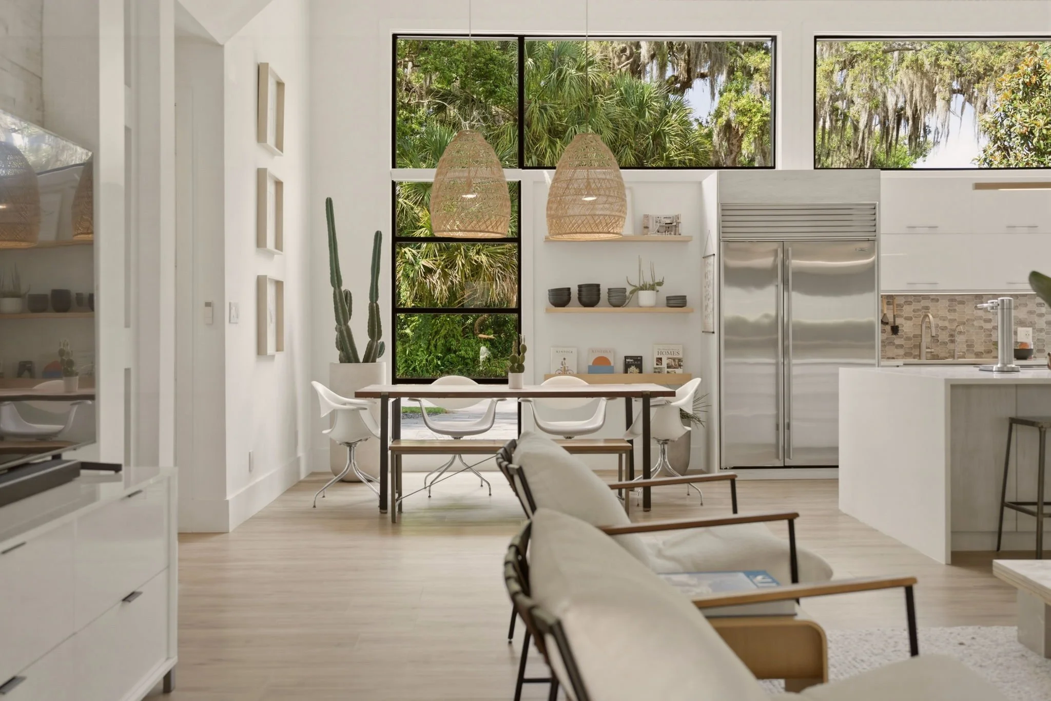 modern-home-winter-park-fl-446-melrose-04-dining-area-high-ceilings.jpg