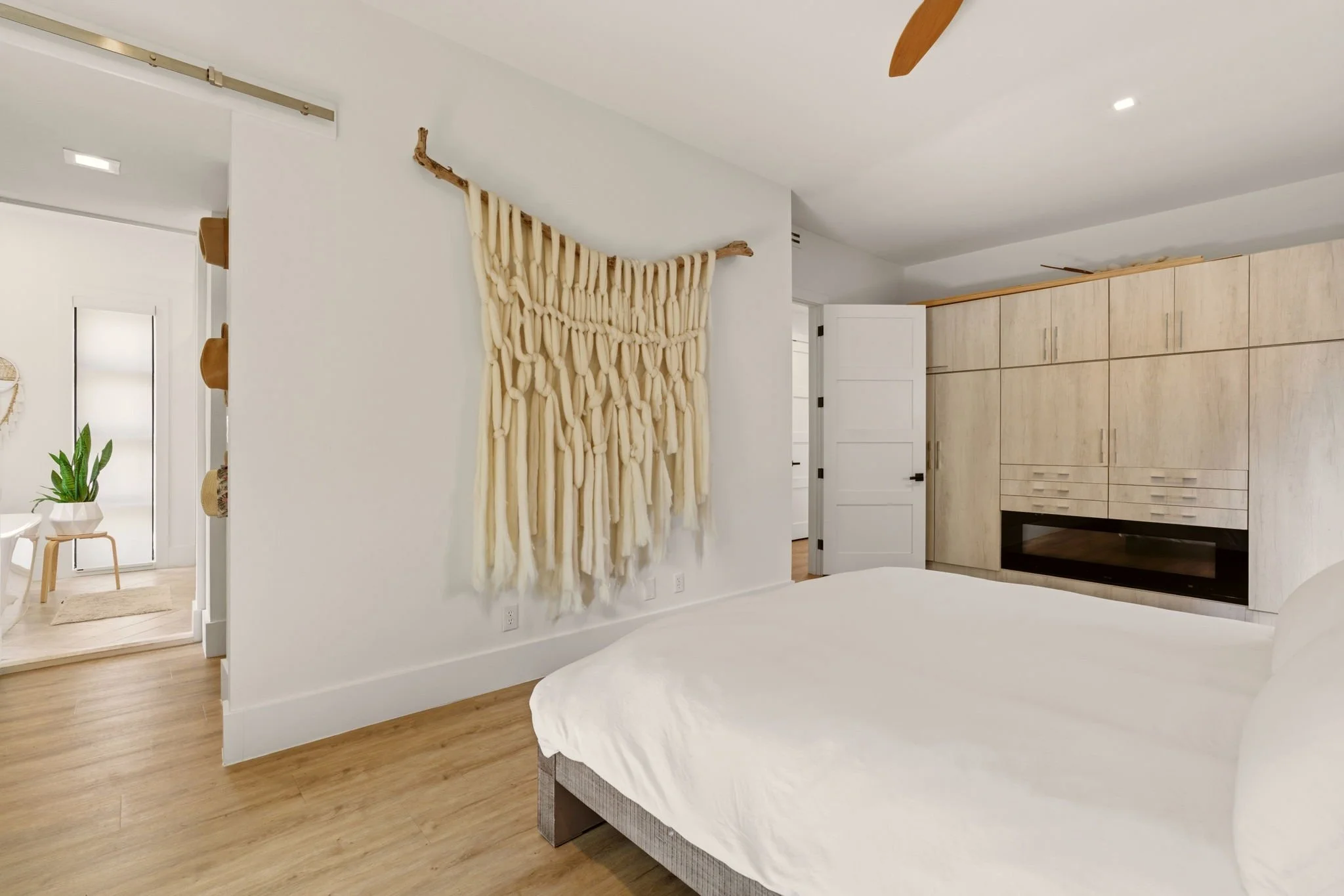 modern-home-winter-park-fl-446-melrose-08-primary-bedroom.jpg
