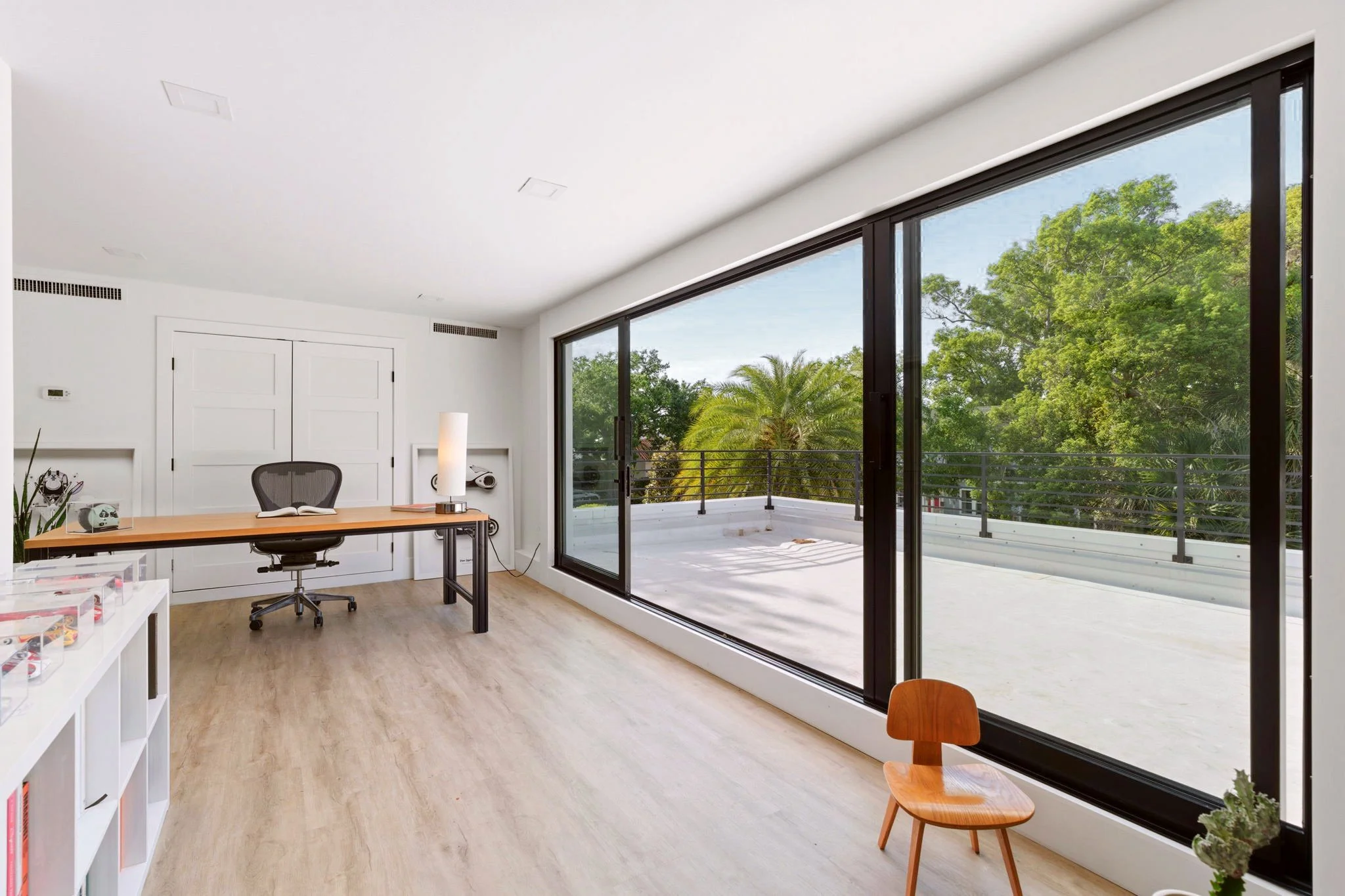 modern-home-winter-park-fl-446-melrose-19-upstairs-living-space.jpg