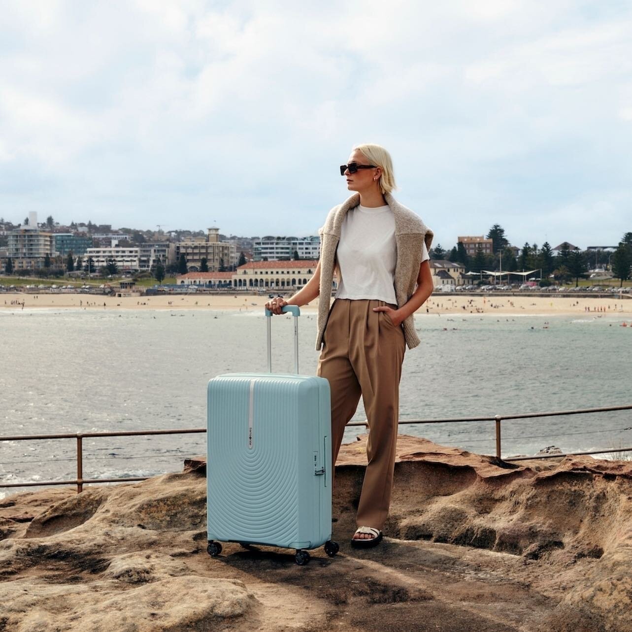 @samsonite_au Hi-Fi.⁠
⁠
The Hi-Fi collection is fitted with a light weight build, double pull handles, washable lining and smooth rolling, shock absorbing suspension wheels to reduce surface impact and noise.⁠
⁠
What's not to love? 🧳