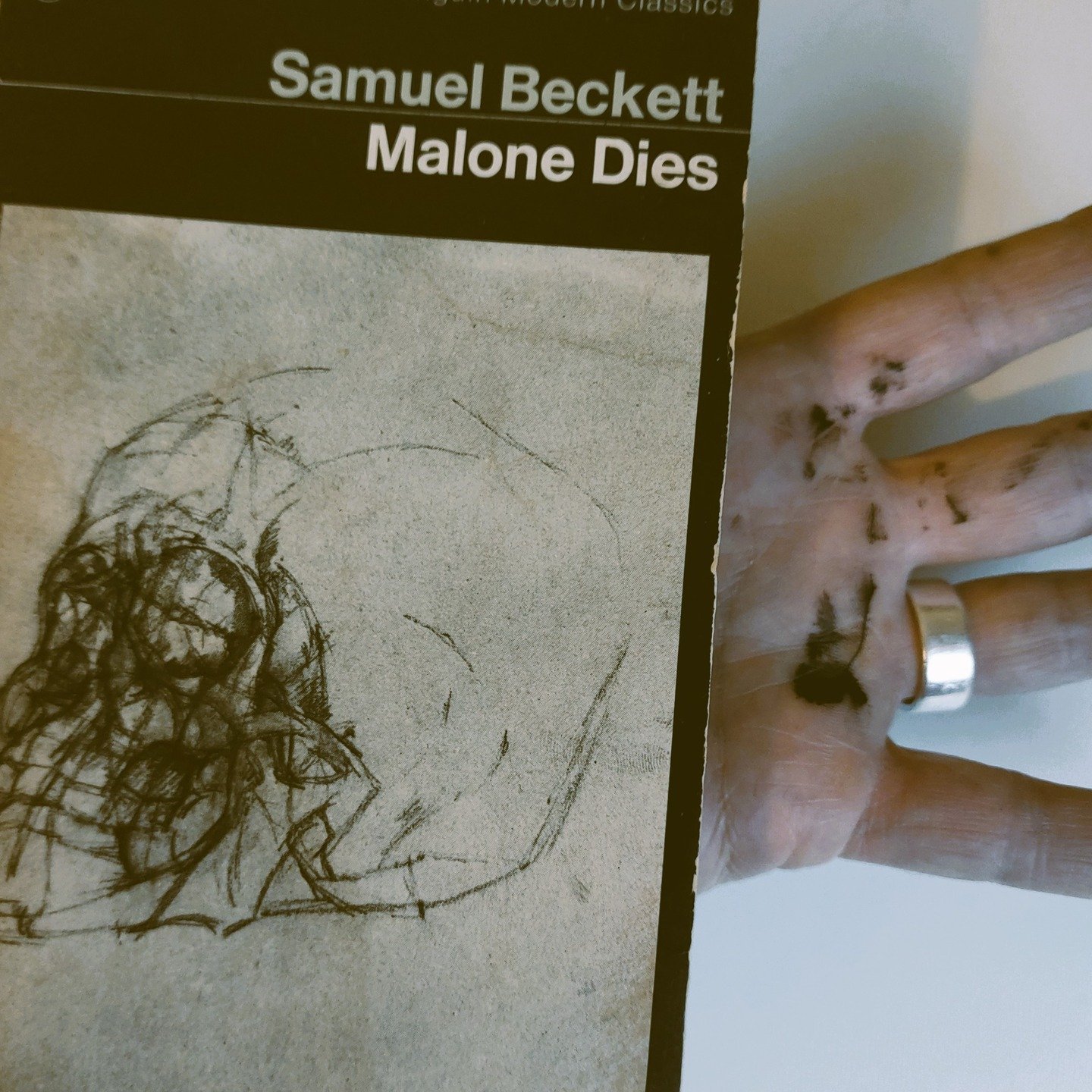 Malone Dies by Samuel Beckett

&quot;How false all this is. No time now to explain. I began again. But little by little with a different aim, no longer in order to succeed, but in order to fail. Nuance.&quot;

#beckett #malonedies #penguinmodernclass