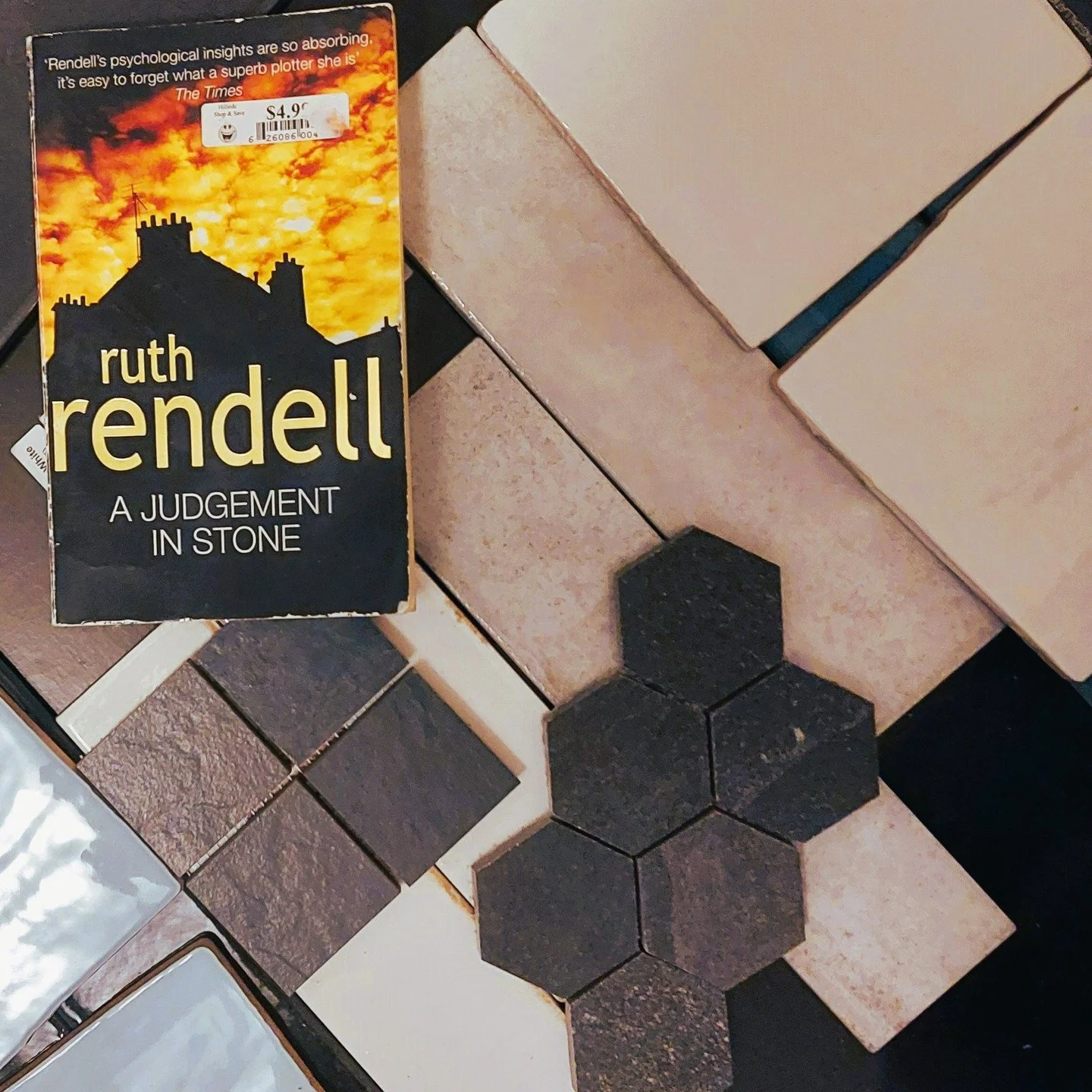 A Judgement in Stone by Ruth Rendell

So, earlier this year, at Motive Crime Fiction Festival, I heard 
Margaret Cannon discuss the brilliance of the first sentence of this novel.

The first sentence was great, but what about the last one?

"Dus