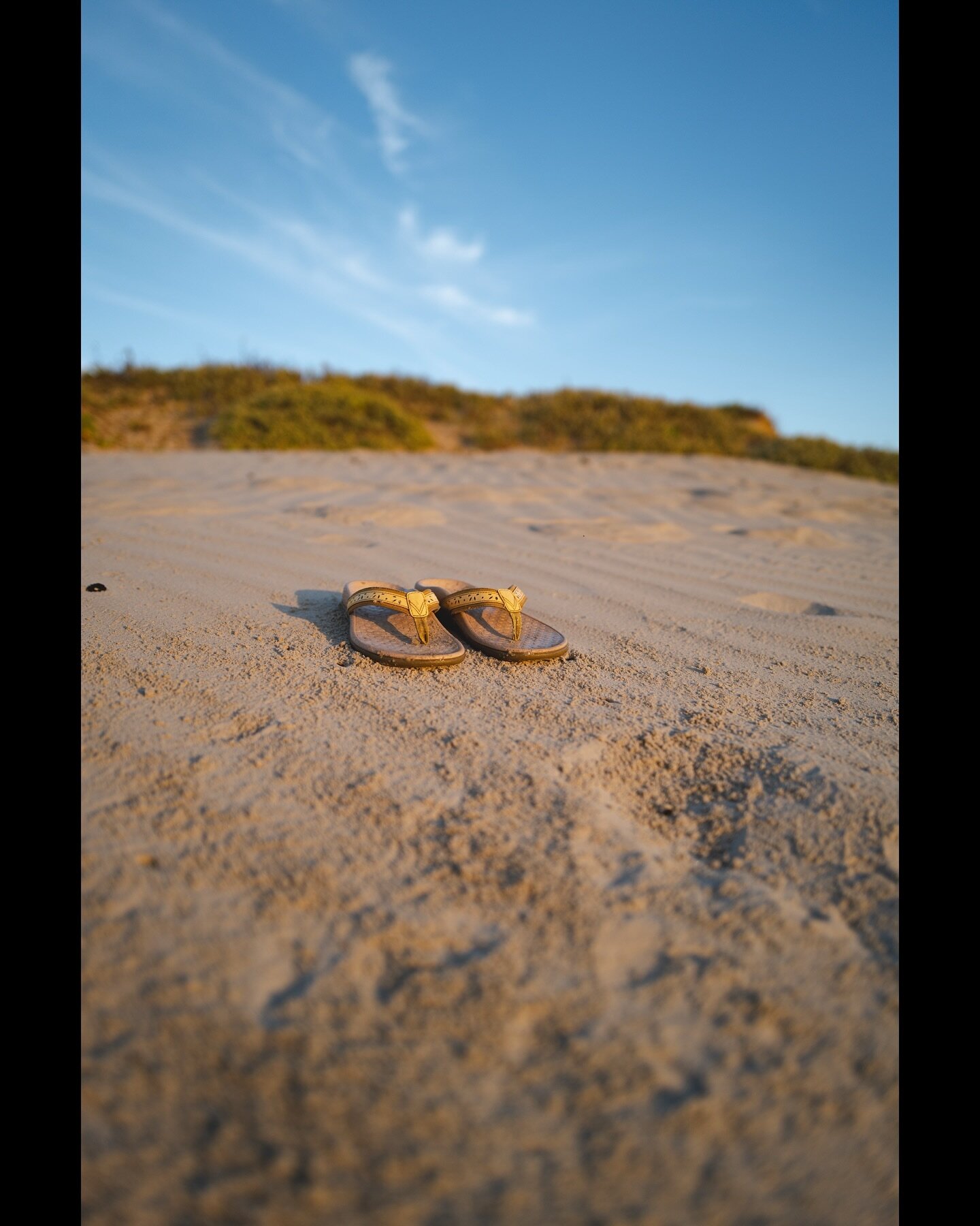 Yes, I am opting to post another image from the beach. Yes, I&rsquo;d much rather be at the beach right now. Yes, I&rsquo;ve had a rough day. #flipflops #lifeisbetteratthebeach #leica #leicaq2 #leicaphotography #lifeisbetteroutside #randombeachfinds 