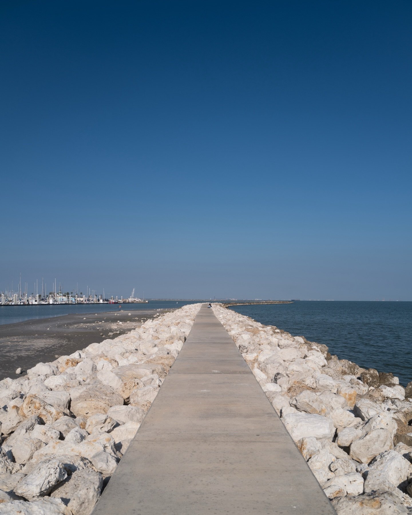 I walked some more. I took some more pictures. I have more pictures on my blog. I have a story to go with this series. I will have more stories later. 

#LeicaQ2Reporter
#LeicaPhotography
#MinimalPhotography
#CoastalMinimalism
#CleanComposition
#Nega