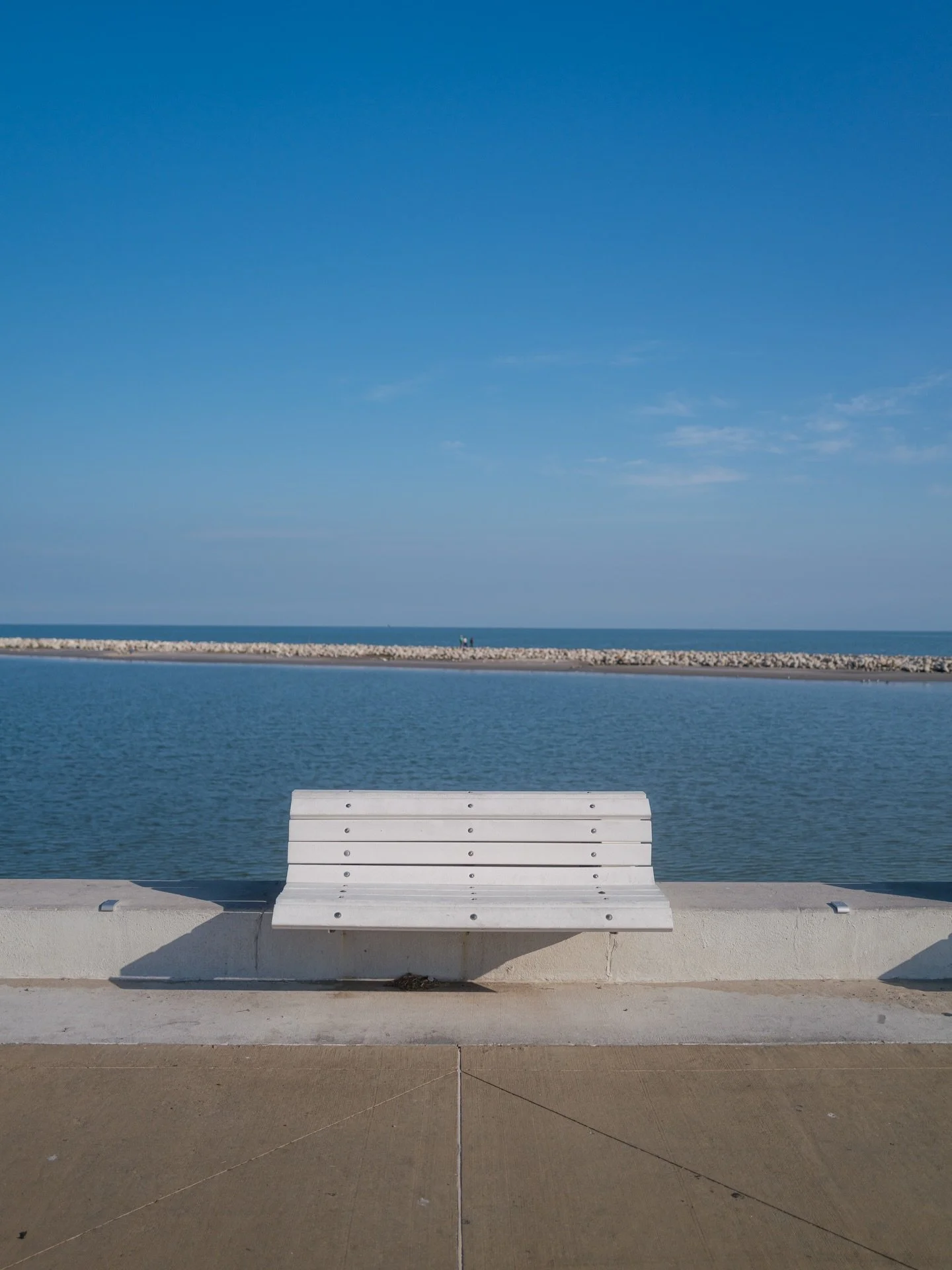 I walked away from the palm tree. I saw a bench. 

#LeicaQ2Reporter
#LeicaPhotography
#MinimalPhotography
#CoastalMinimalism
#CleanComposition
#NegativeSpace
#BlueTones

#CorpusChristi
#TexasCoast
#GulfCoastTexas
#TexasPhotography

#VisualPoetry
#Sti