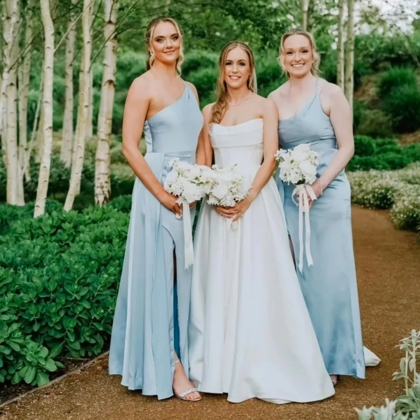E L L A
.
.
The gorgeous Bride and her Bridesmaids. A fun morning with these girls. ✨️
.
.
📸 |@weddingphotographer 
MUA | @sminka_ink 
Hair | @dreamhairbybritt 
.
.
#bridalspecialist #bridalmakeup #specialoccasionmakeupartist #weddingseason #wedding
