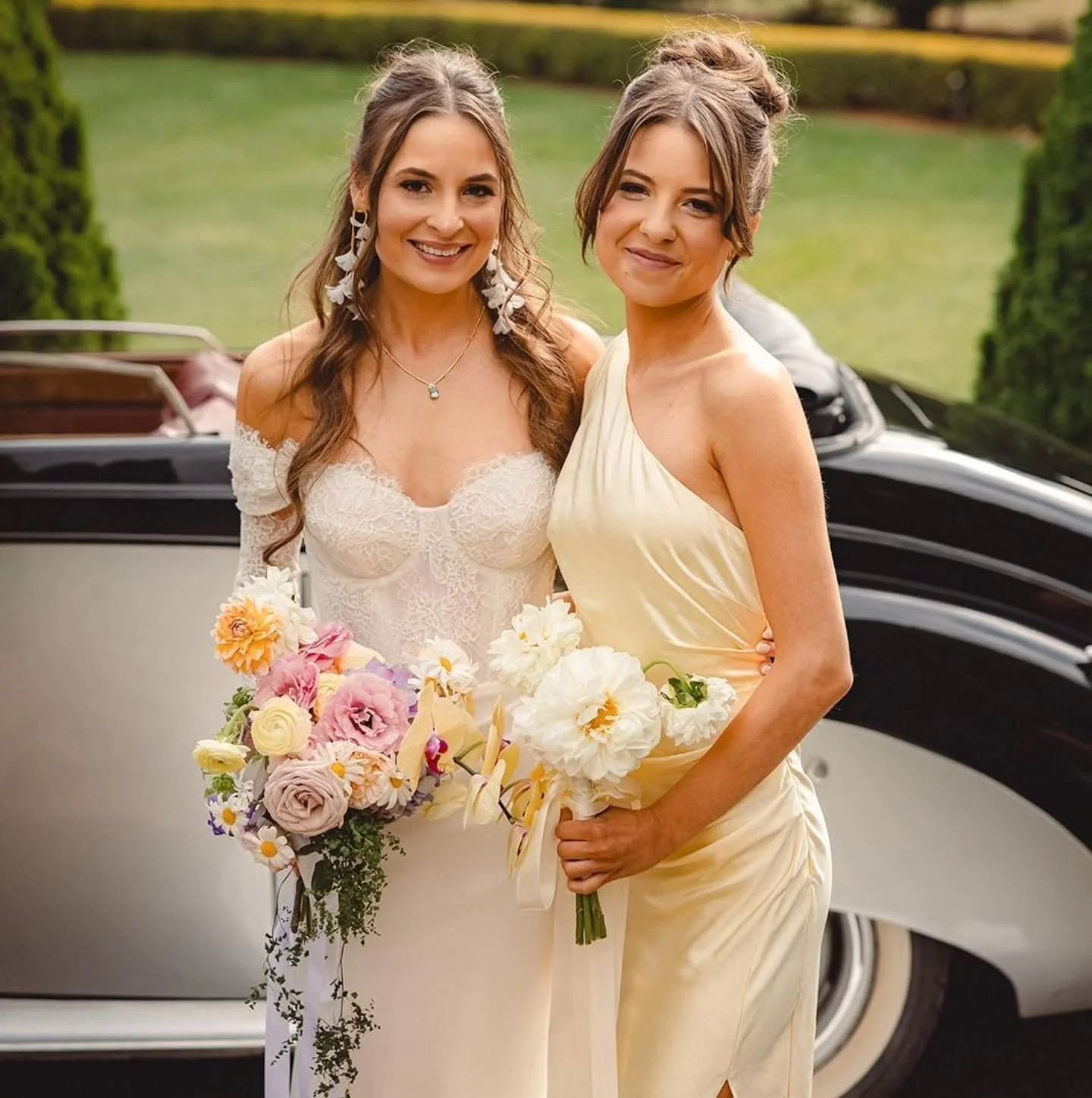 V E R O N I K A
.
.
How beautiful are these gorgeous sisters. A perfect morning getting ready with lots of laughter! ✨️
.
.
📸 | @moodyimagery__ 
MUA | @sminka_ink 
Hair | @_luxbridalhair 
.
.
#bridalmakeup #weddingmakeup #southernhighlandsmakeup #br