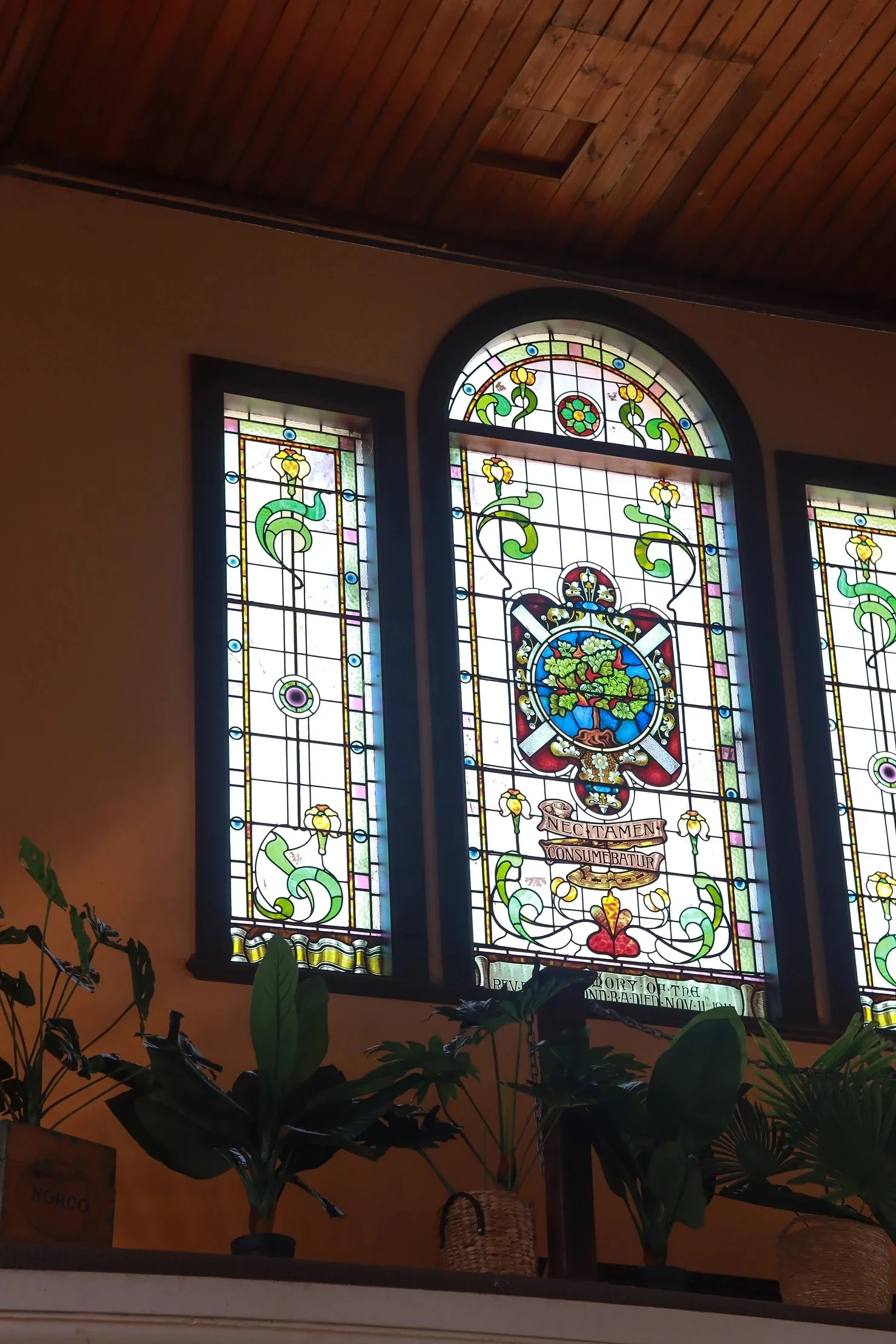 bowery-restaurant -katoomba-interior-windows.jpg