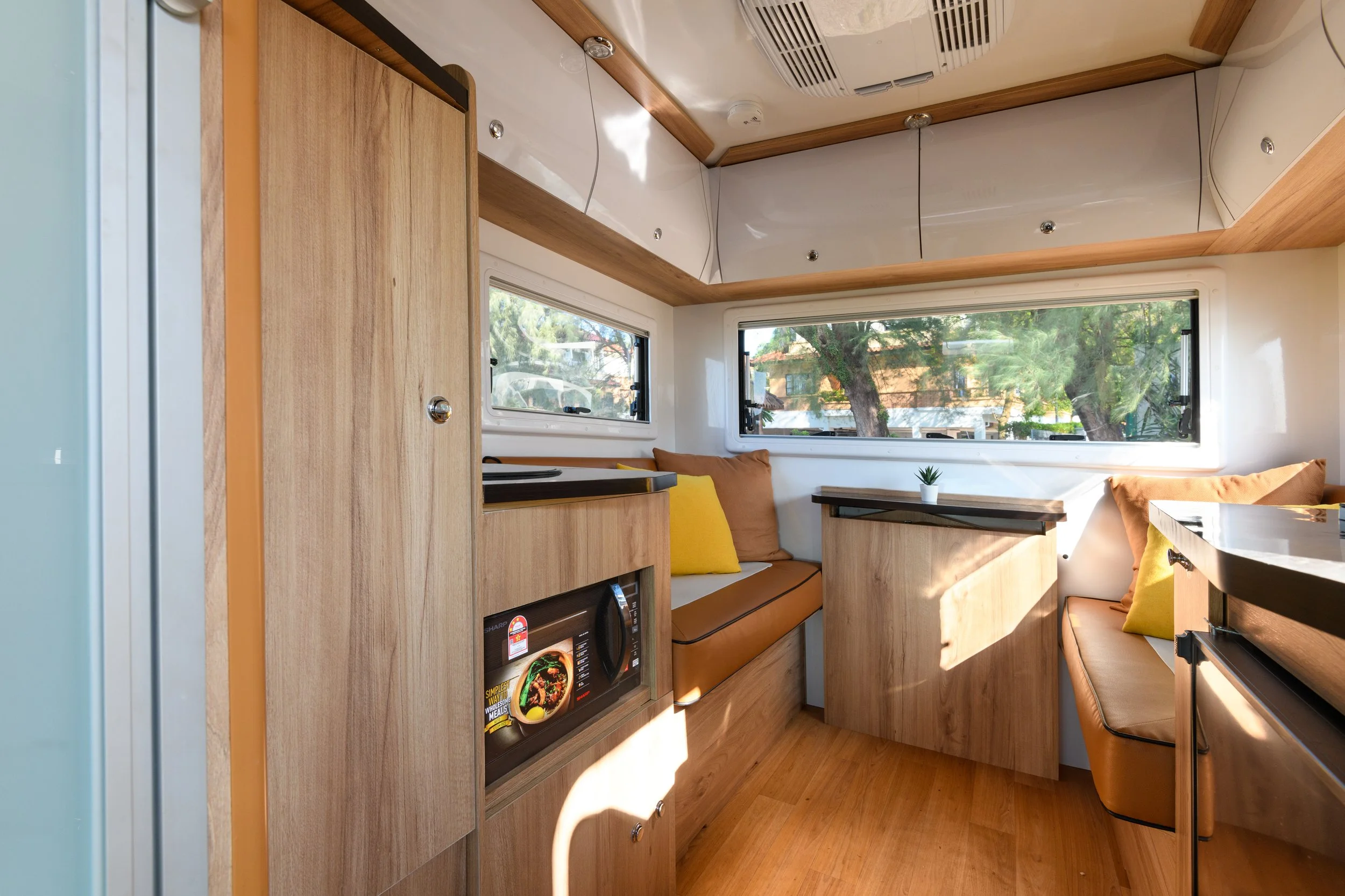 Motorhomes 05.jpg