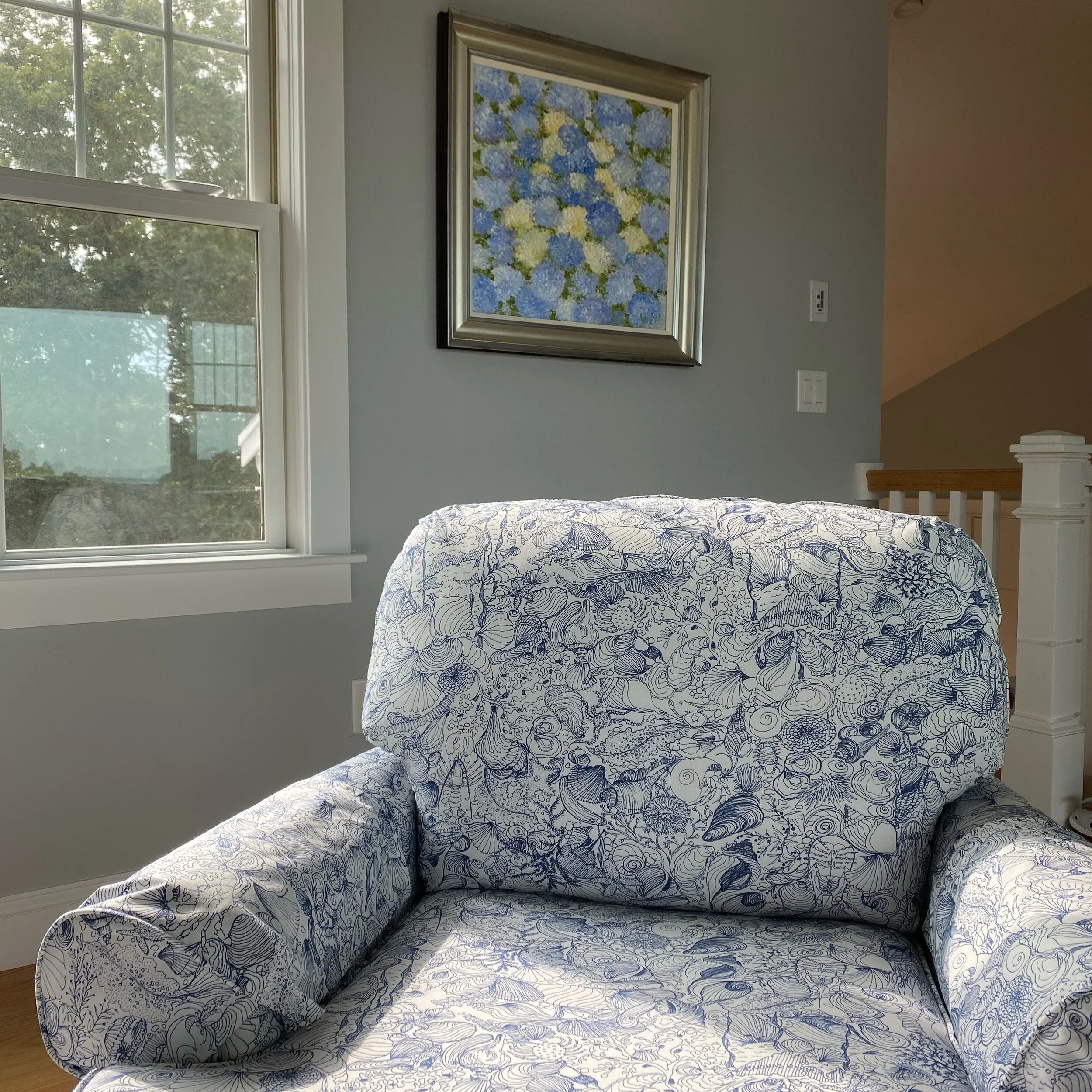 A chair custom upholstered in Seashell Toile fabric in front of a signature hydrangea oil painting by Joan.

#joanpetersofosterville #osterville #hydrangeas #capecodartist #womenownedbusiness #capecodstyle #capecodinteriordesign