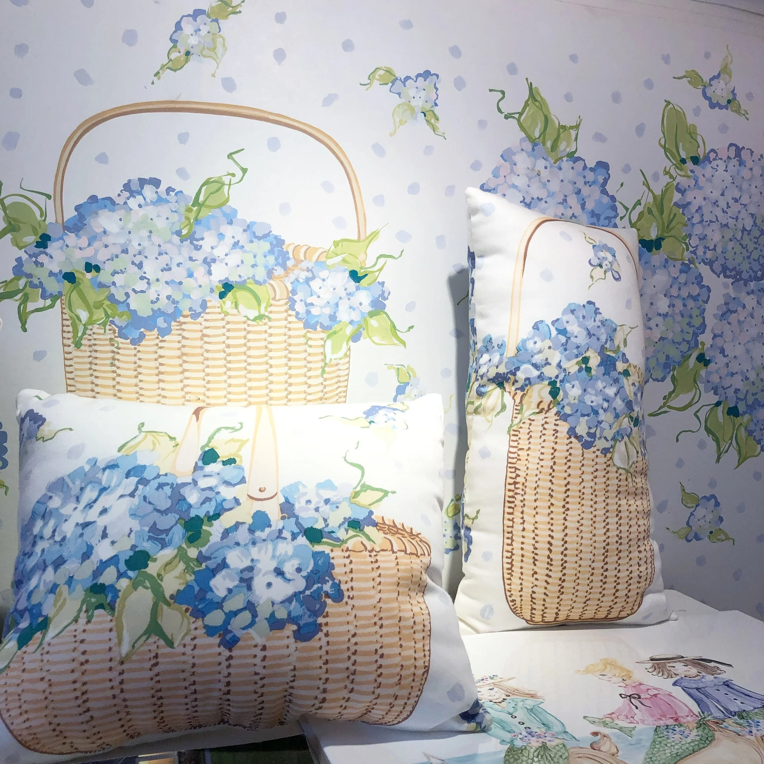 Hydrangea love! #HydrangeaFabric

#joanpetersofosterville #hydrangeahysteria #hydrangeas #hydrangeaheaven #hydrangealove #capecodstyle #nantucketbasket #nantuckethome