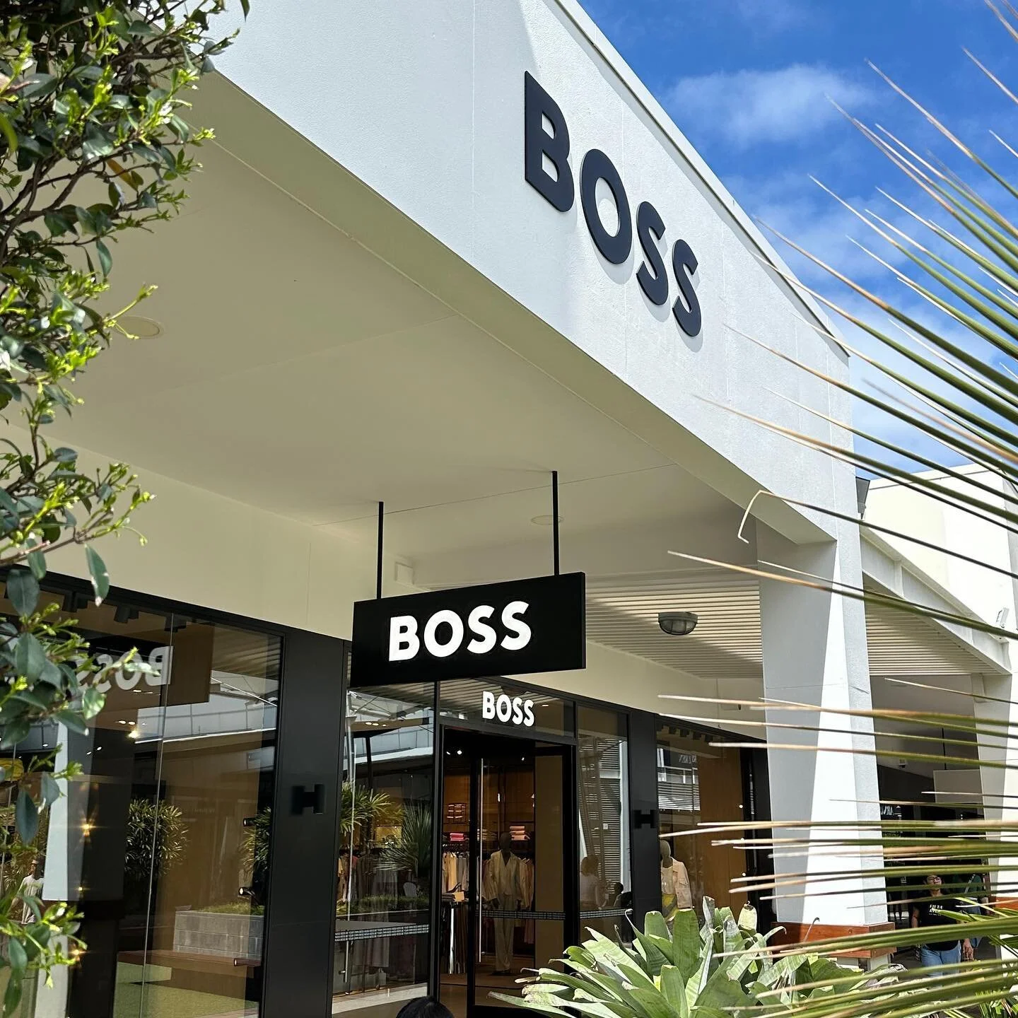 Recent photos of the BOSS outlet at Harbour Town!

Signage by Kaboom Projects