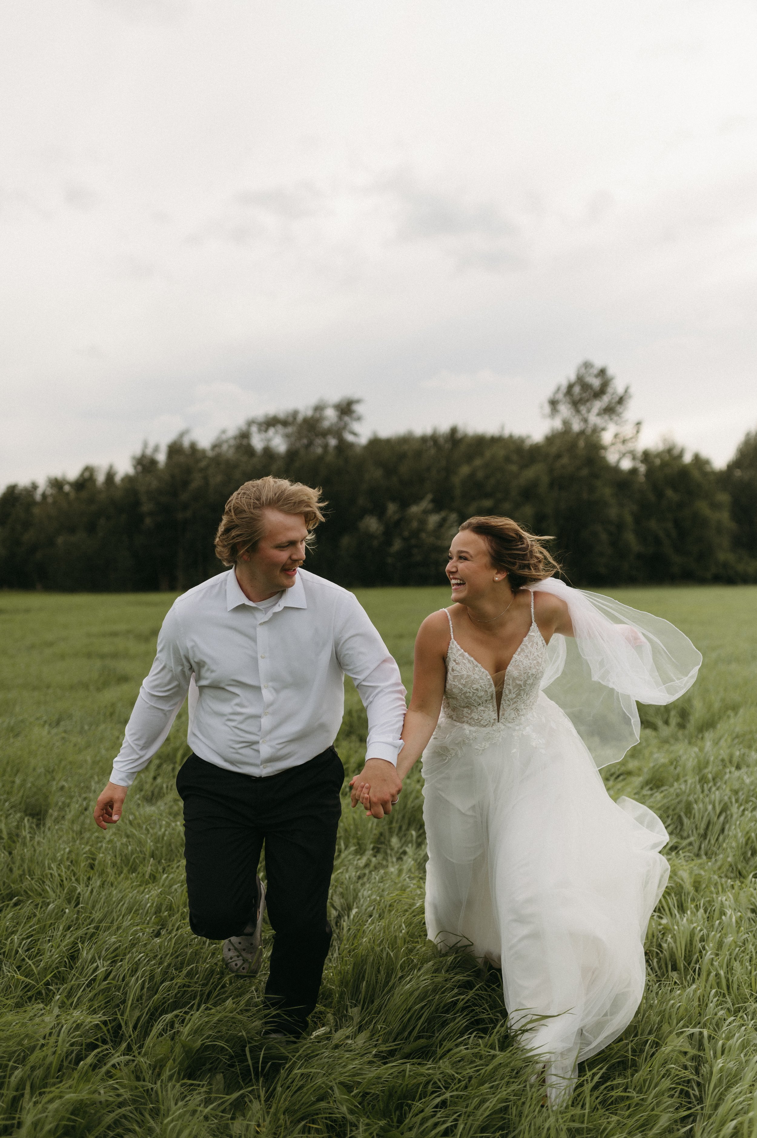 A ROMANTIC RAINY WEDDING DAY IN PALMER, ALASKA