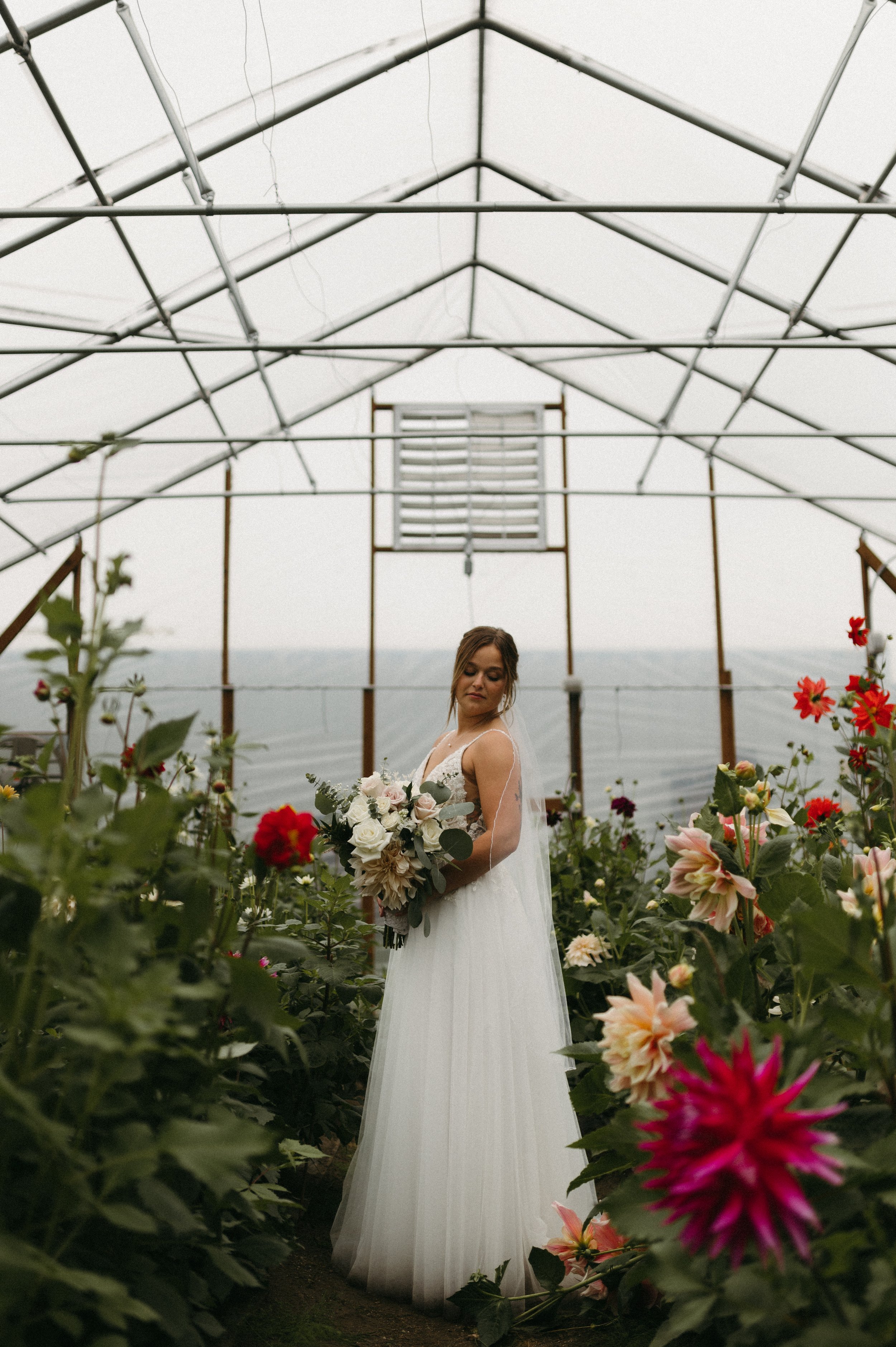 A ROMANTIC RAINY WEDDING DAY IN PALMER, ALASKA