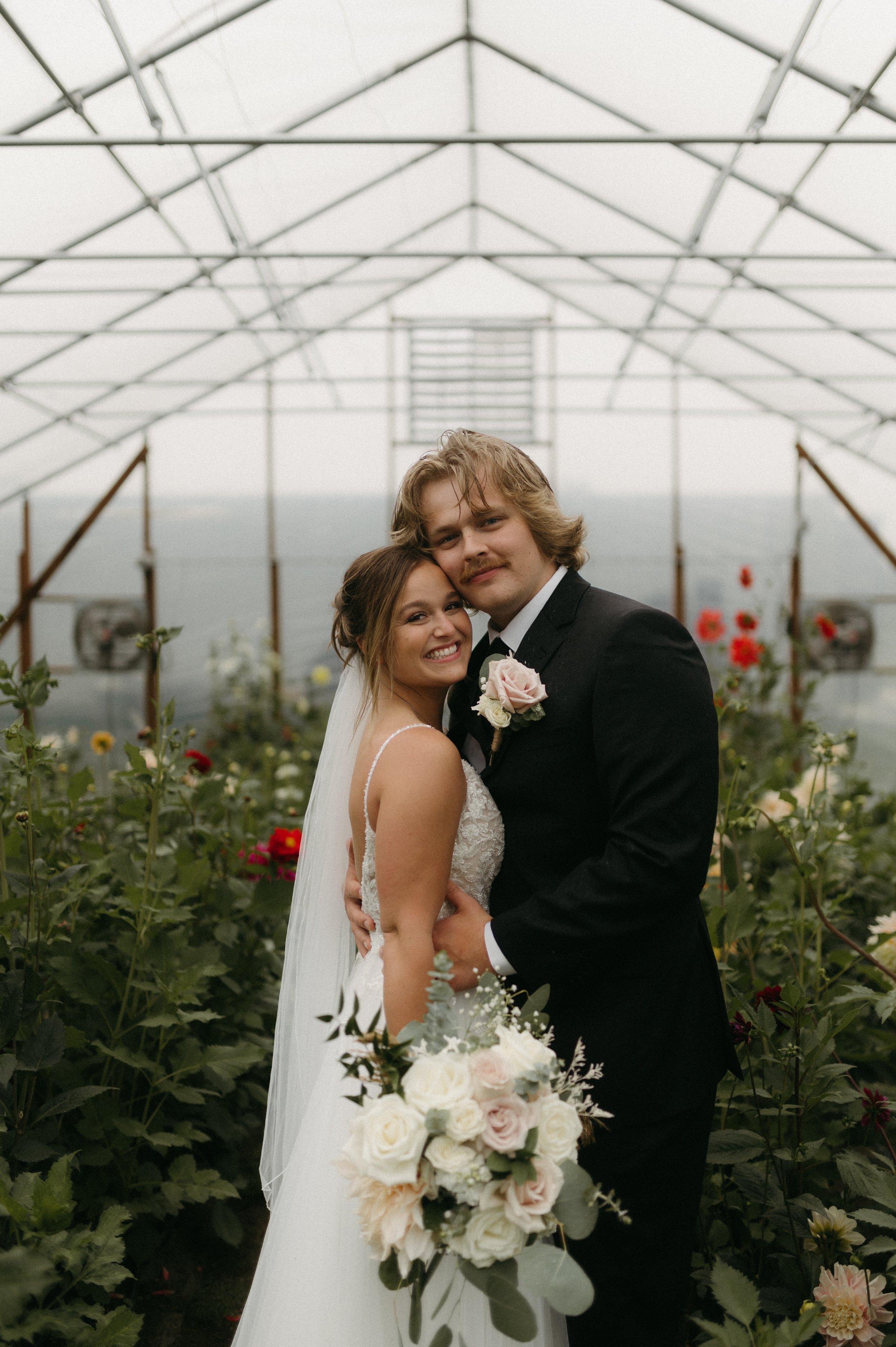 A ROMANTIC RAINY WEDDING DAY IN PALMER, ALASKA