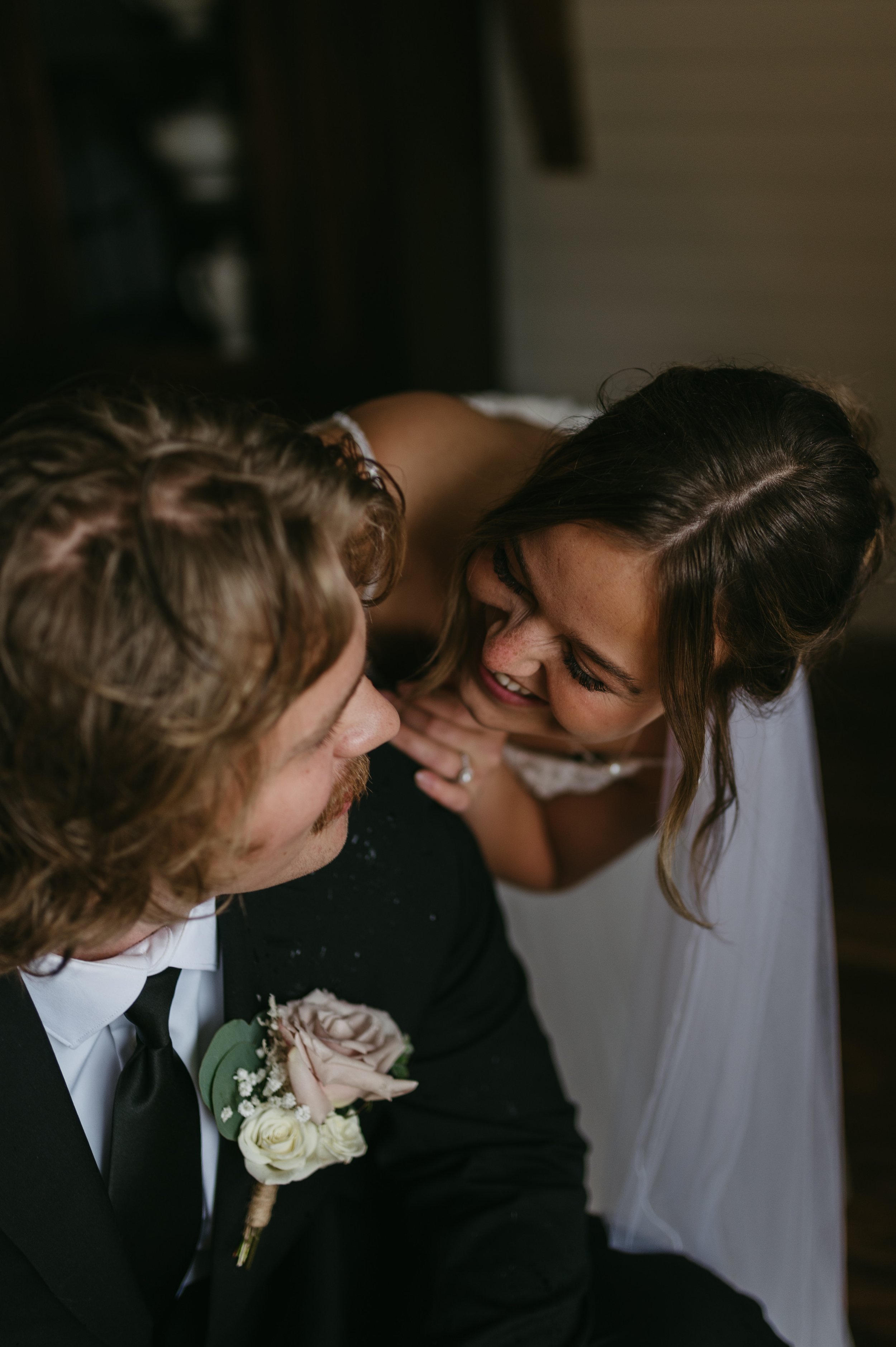 A ROMANTIC RAINY WEDDING DAY IN PALMER, ALASKA