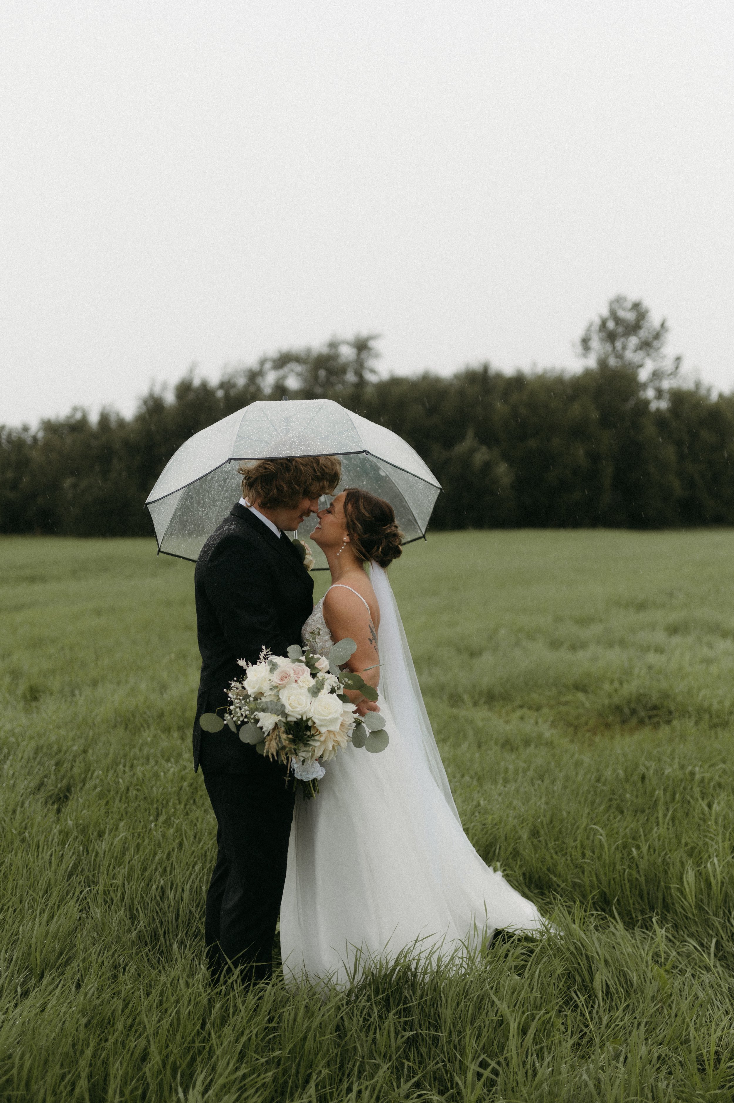 A ROMANTIC RAINY WEDDING DAY IN PALMER, ALASKA