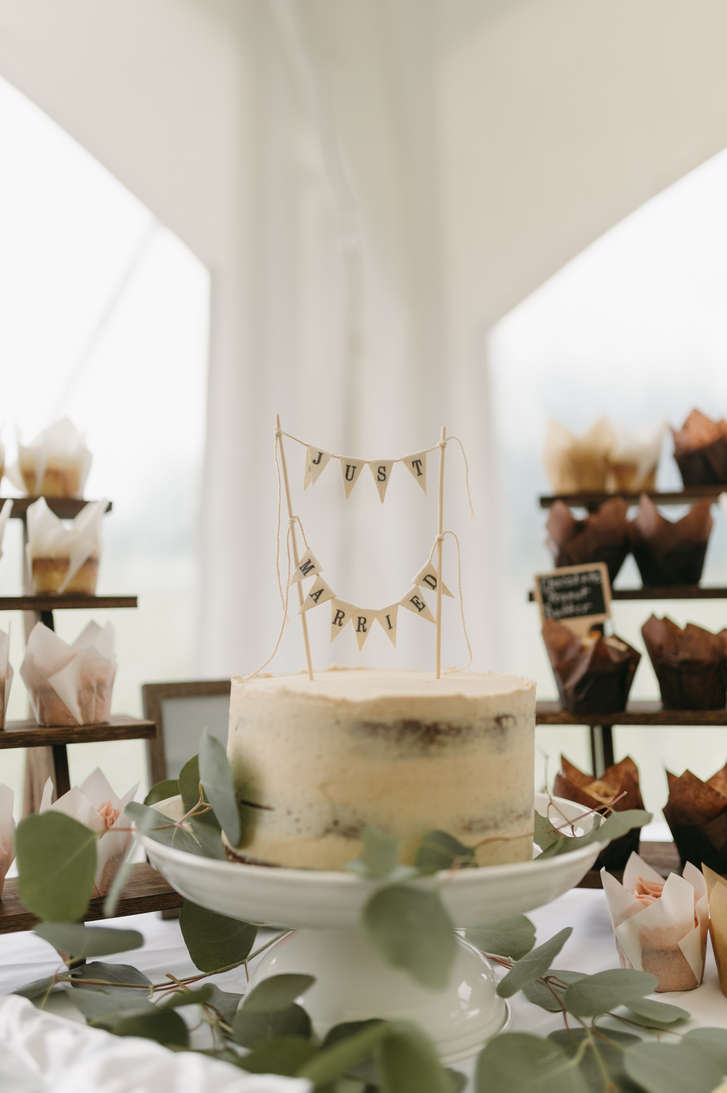 A ROMANTIC RAINY WEDDING DAY IN PALMER, ALASKA