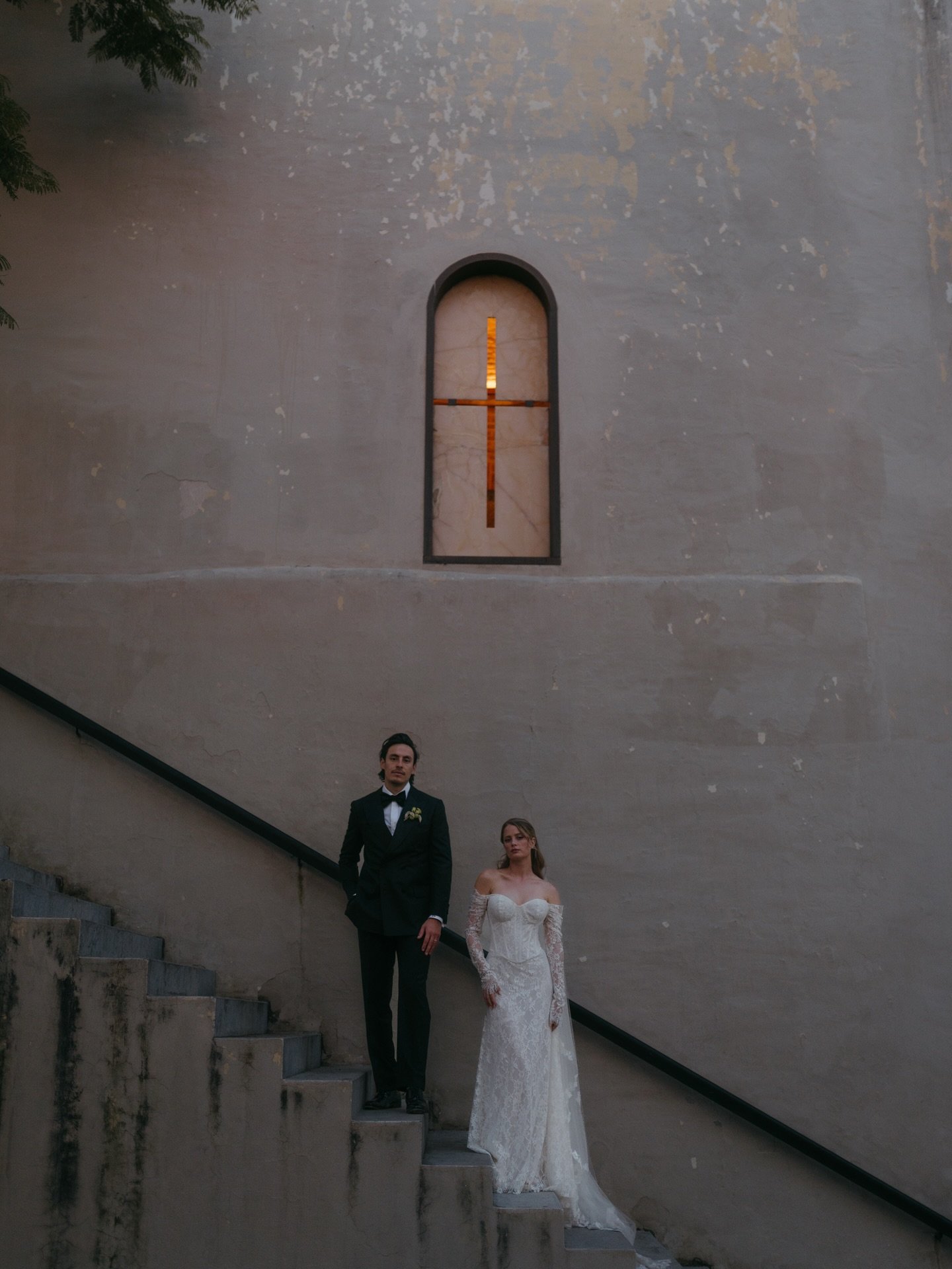 Allie &amp; Lucciano&rsquo;s wedding was straight from a movie and I&rsquo;m still processing it. This is only the beginning of I don&rsquo;t even know how many posts this will turn into, but trust me&hellip; it&rsquo;s worth it. 😍🤌🏻
.
,
.
.
Venue