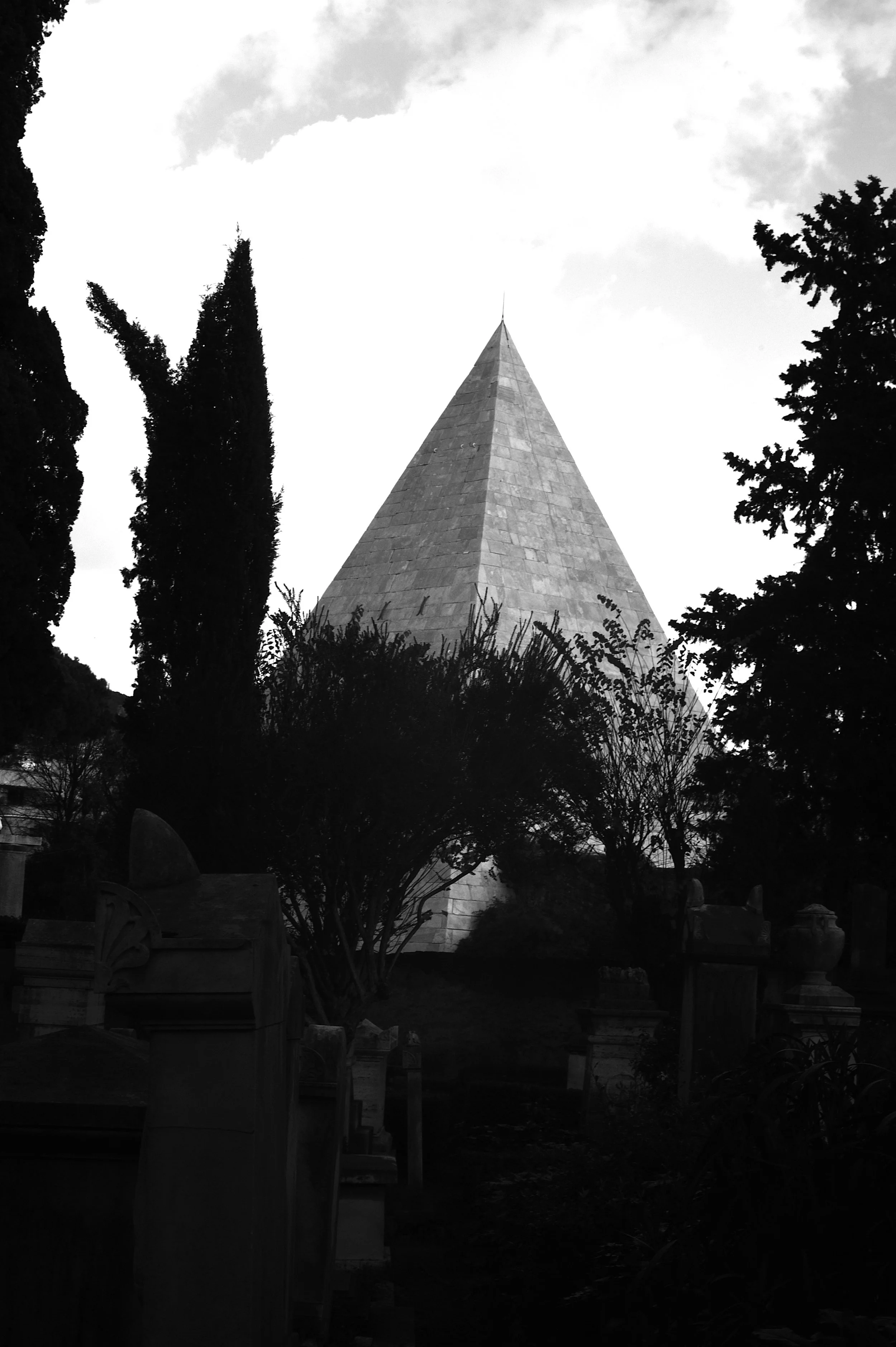 acattolico piramide_2107.JPG