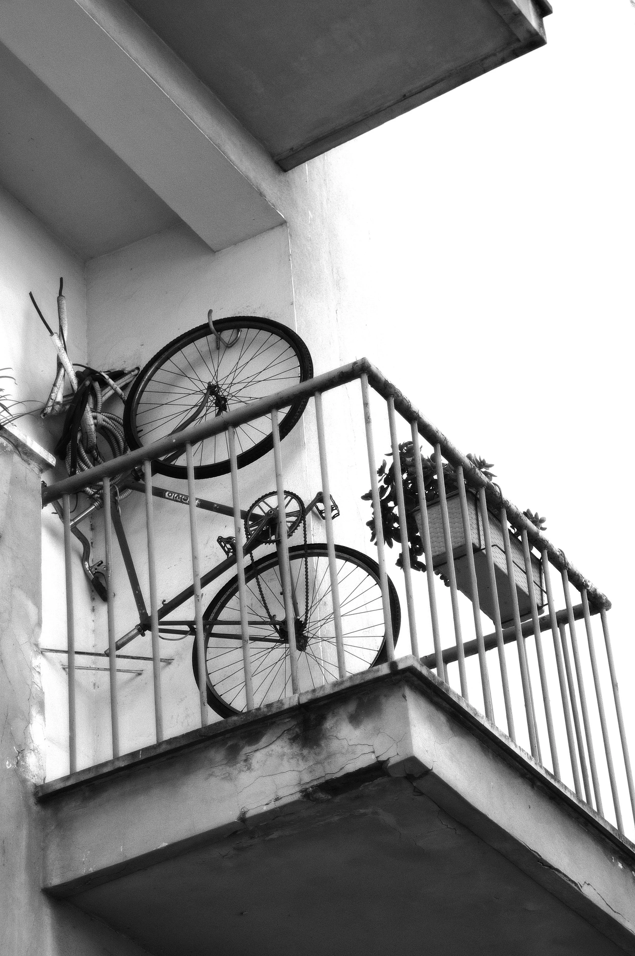 tufello bici balcone_1255.JPG