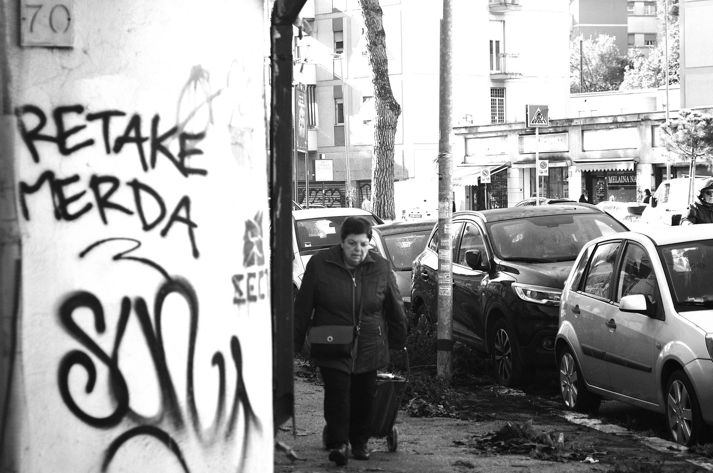 tufello scritta merda donna_1263.JPG