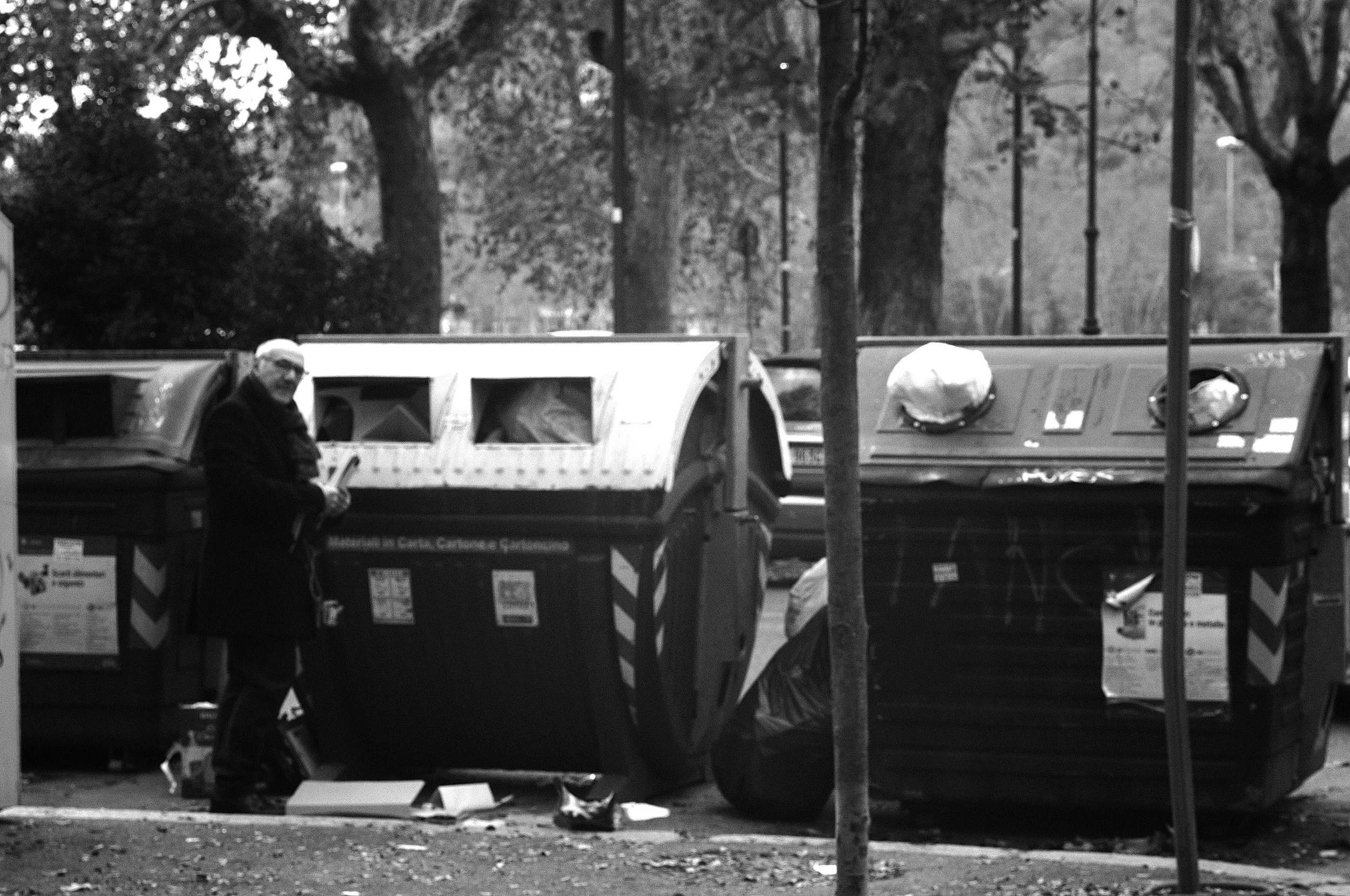 uomo cassonetti_1852.JPG