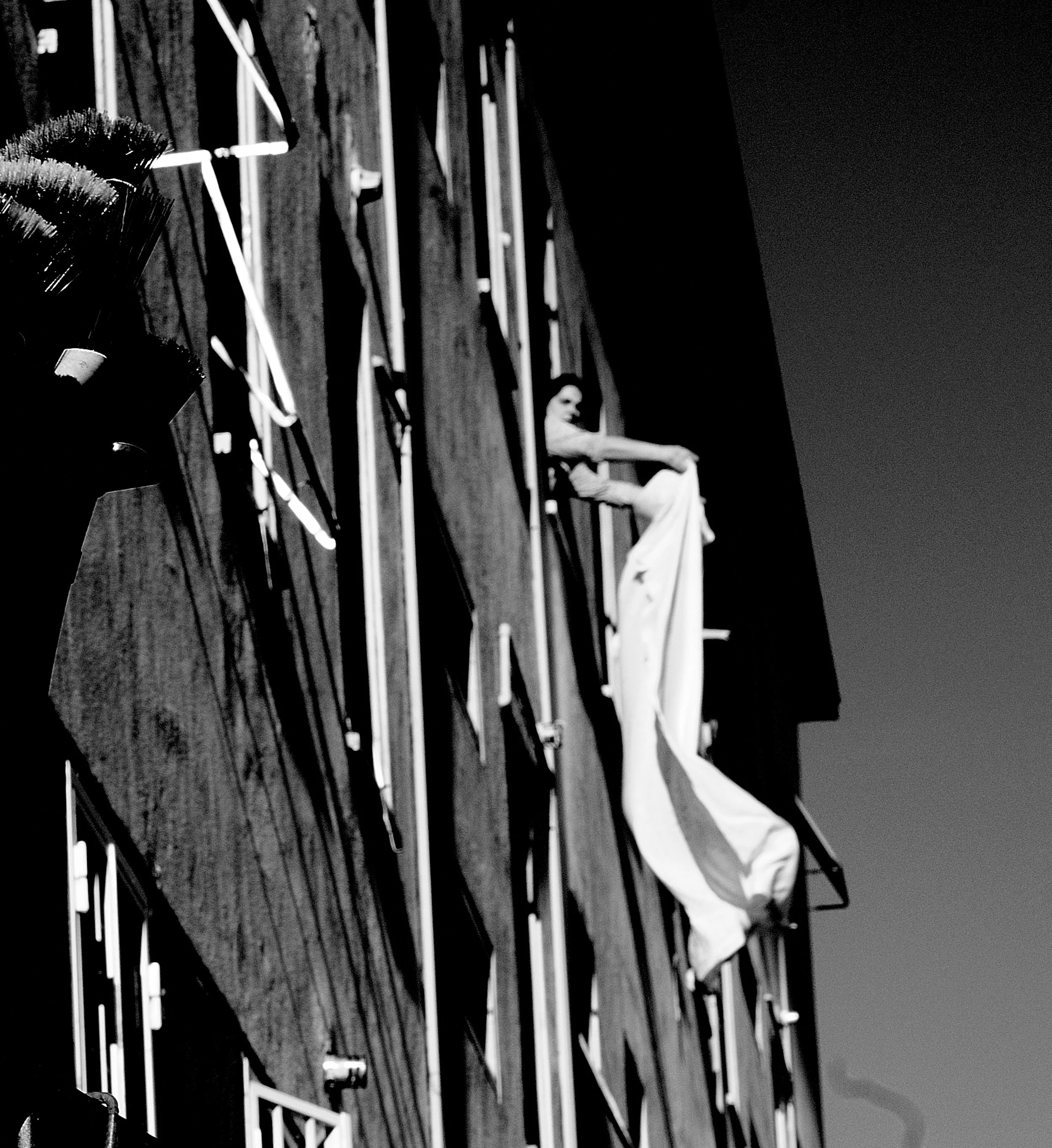 tufello particolare donna che stende_1308.JPG