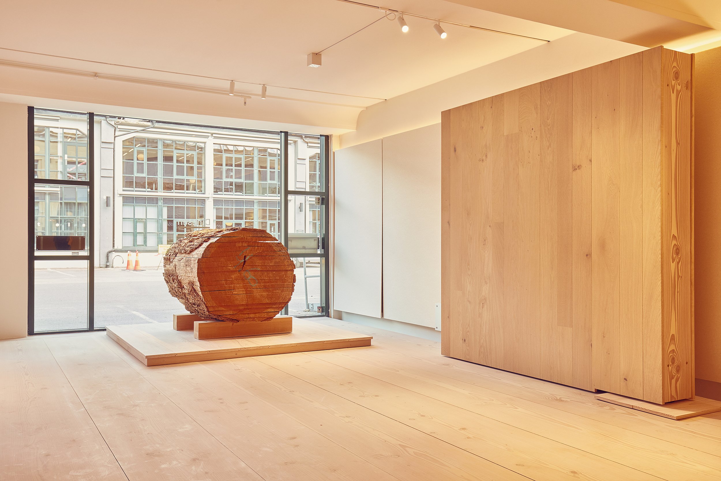 Dinesen03.jpg