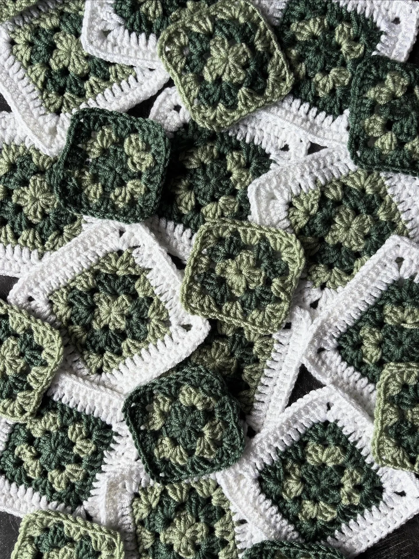 Sometimes simple is beautiful. Whipping up a little green and white granny square blanket. 🫶🏻