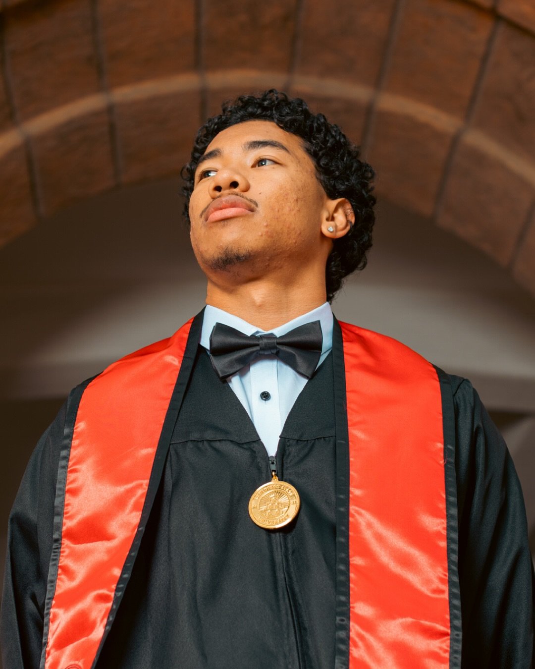 🎓 &ldquo;I ain&rsquo;t much on Casanova&hellip;&rdquo; but today I showed up with purpose. This degree wasn&rsquo;t given&mdash;it was earned.

Still need grad pics? It&rsquo;s not too late to book and celebrate the win.

#GradSeason #CasanovaVibes 