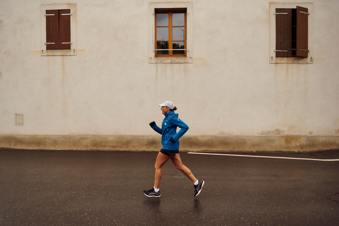 I don't consider myself a runner but there are mindsets that running for purpose has taught me: resilience, perseverance, and an unwavering belief in yourself. 💧👟

What has running, or moving for purpose taught you? 

#RunBlue
#MoveWithMina 
#Run4W