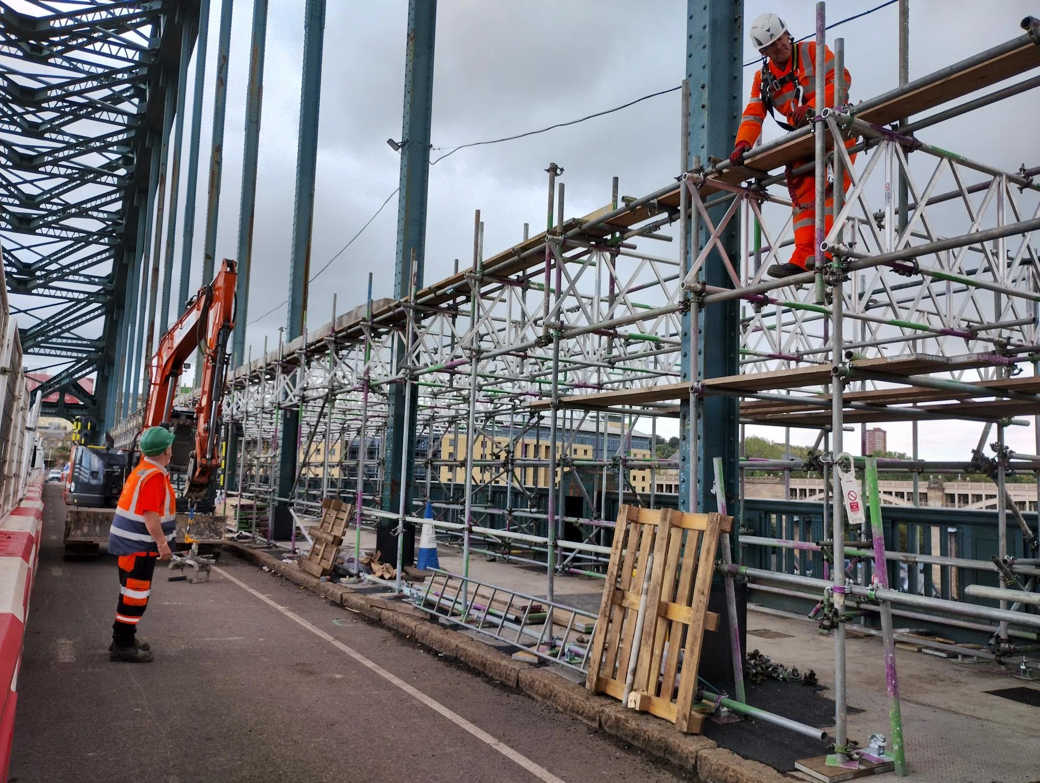 20250909TyneBridgeparapet1.jpg