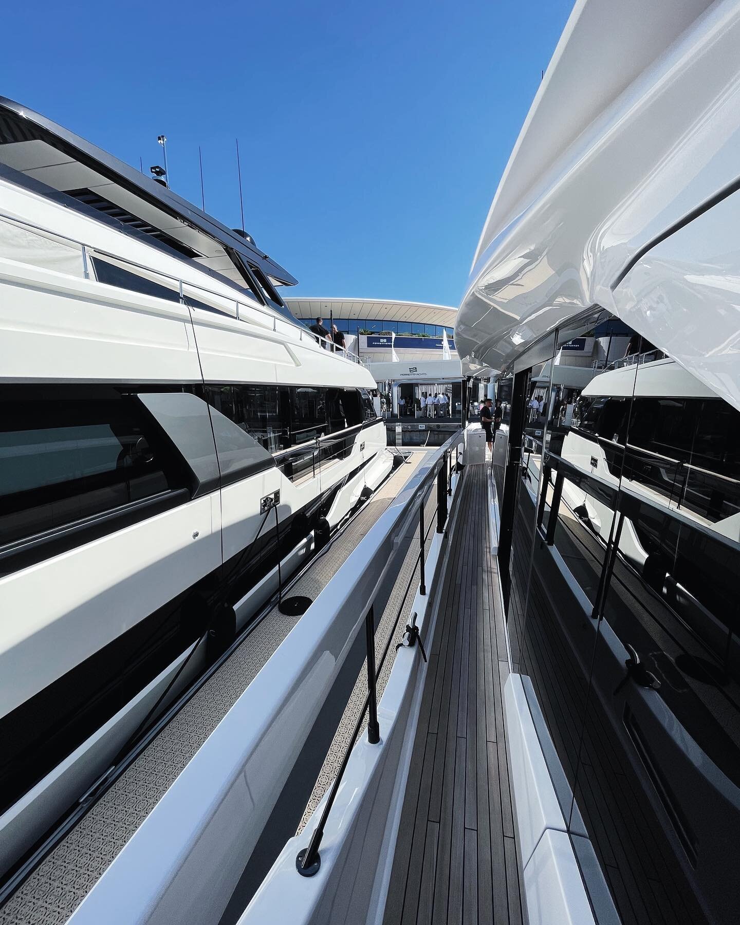 Cannes Yachting Festival 2022 was a blast. 

Huge display of @ferrettigroup yachts and world premiere for @ferrettiyachts 860, @customlineyacht 140 and @itamayacht 62RS.
Special thanks to @mennyacht and all clients who visited us this year.