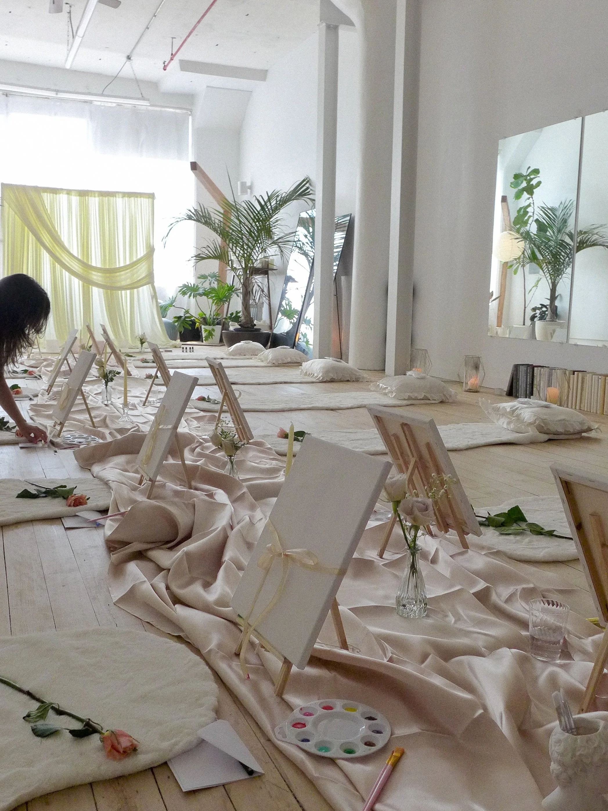 @sacredsculpt by @elianaddam

Soul Therapy is a garden where visions are nurtured, creativity is welcomed, and ideas are given space to grow.

Yesterday, we spent the afternoon immersed in the sound bath of our dreams before gathering around blank ca