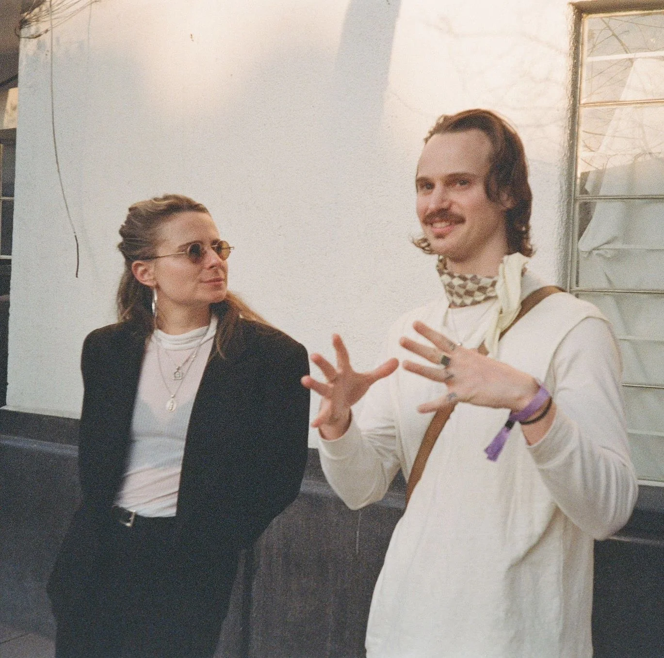 Analog moment from our tour in Mexico City this February. What might Temple be speaking about? Surely something between the secrets of the universe and how much he loves enchiladas 🌮🇲🇽🌯

Thank you @amandanorgaard_ for capturing this moment 🫶

#m