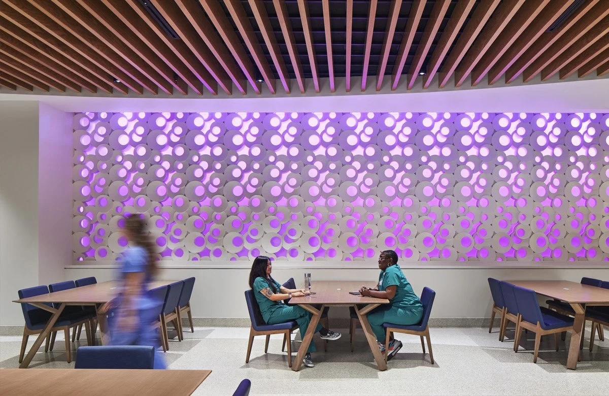 The hospital’s cafeteria features a wall-mounted display with color-changing lighting effects and ceiling downlighting. 