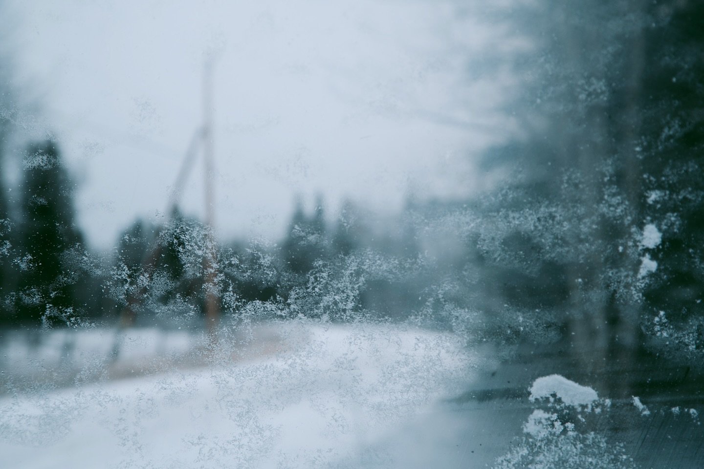 Here&rsquo;s an &ldquo;it&rsquo;s too cold to get out of the car&rdquo;, snow day photo idea 💡

Take two photos with the same framing using two different focus points:

1. First photo, focus on the your car window
2. Second photo focus on the backgr