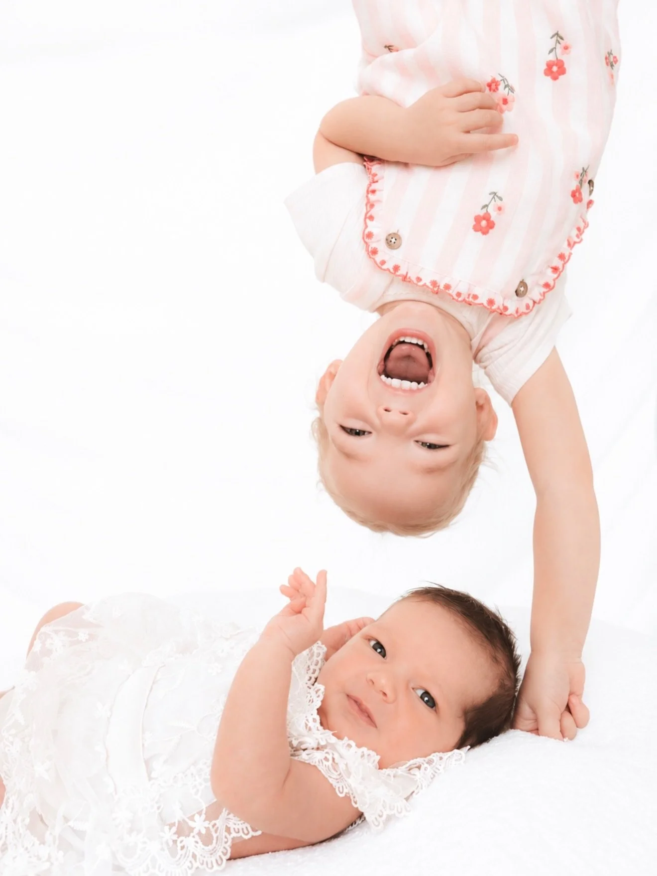 Happy Saturday! 🤍

Promoted to BIG sister, and I think it&rsquo;s safe to say she&rsquo;s absolutely loving her new role! 

From cheeky giggles to the sweetest little kisses, these two completely stole my heart!

This is why I love what I do. Captur