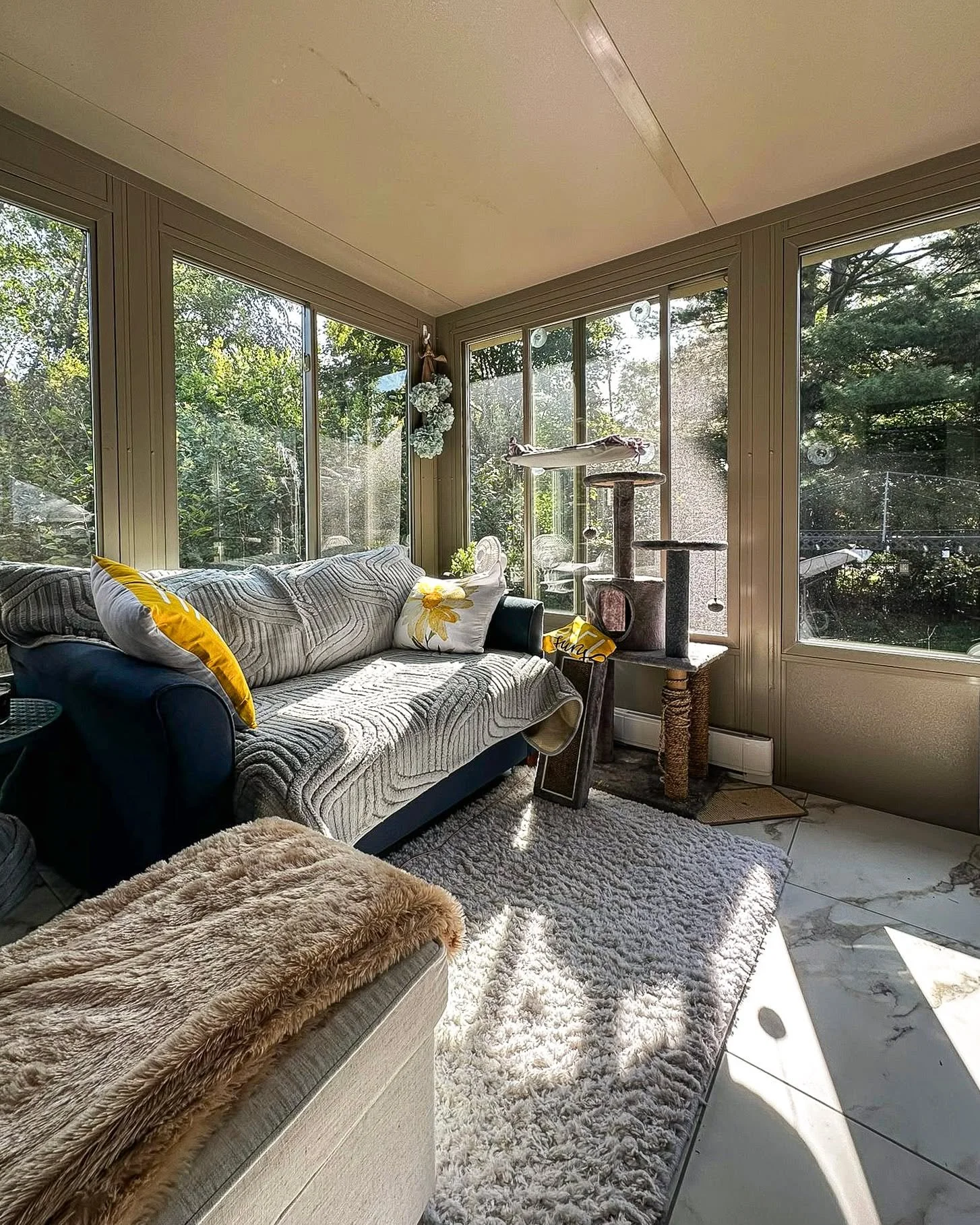 Surrounded by glass, filled with natural light, and built for quiet, everyday use.

Spaces like this don&rsquo;t just look good&mdash;they become part of how you live.

That&rsquo;s the standard we build to.

#montrealhomes #westislandliving #beacons